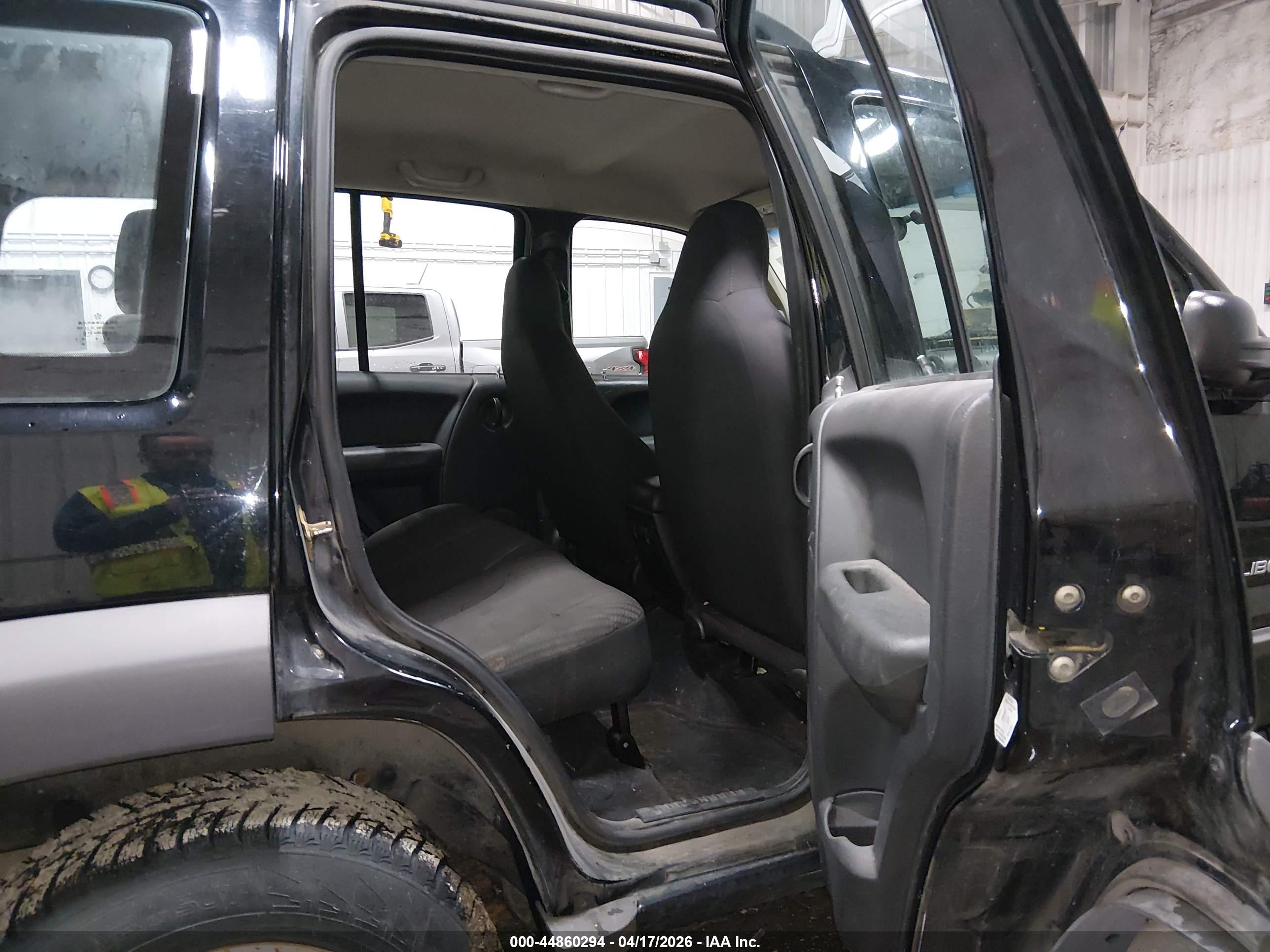 JEEP LIBERTY image 8