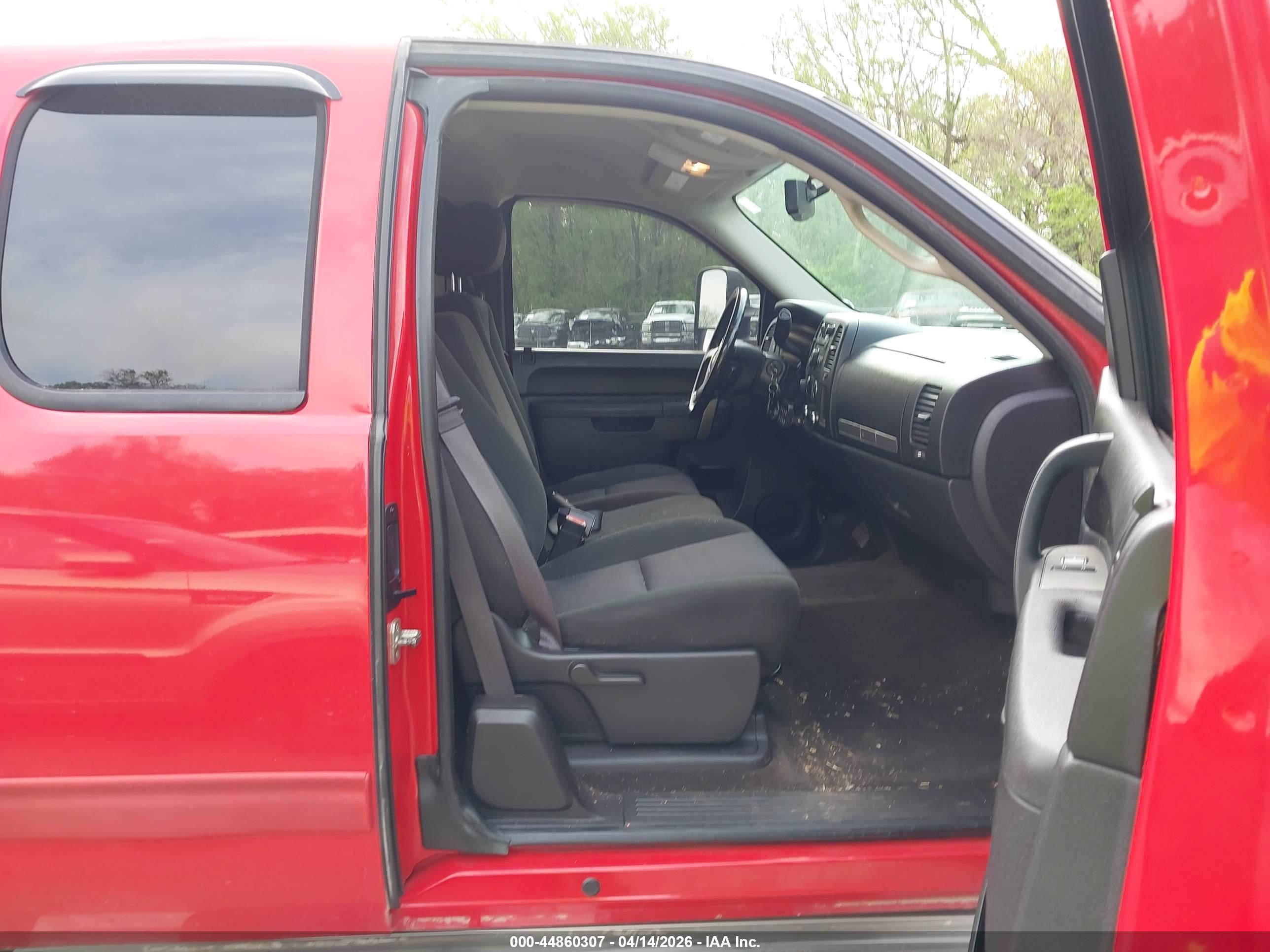 CHEVROLET SILVERADO image 5