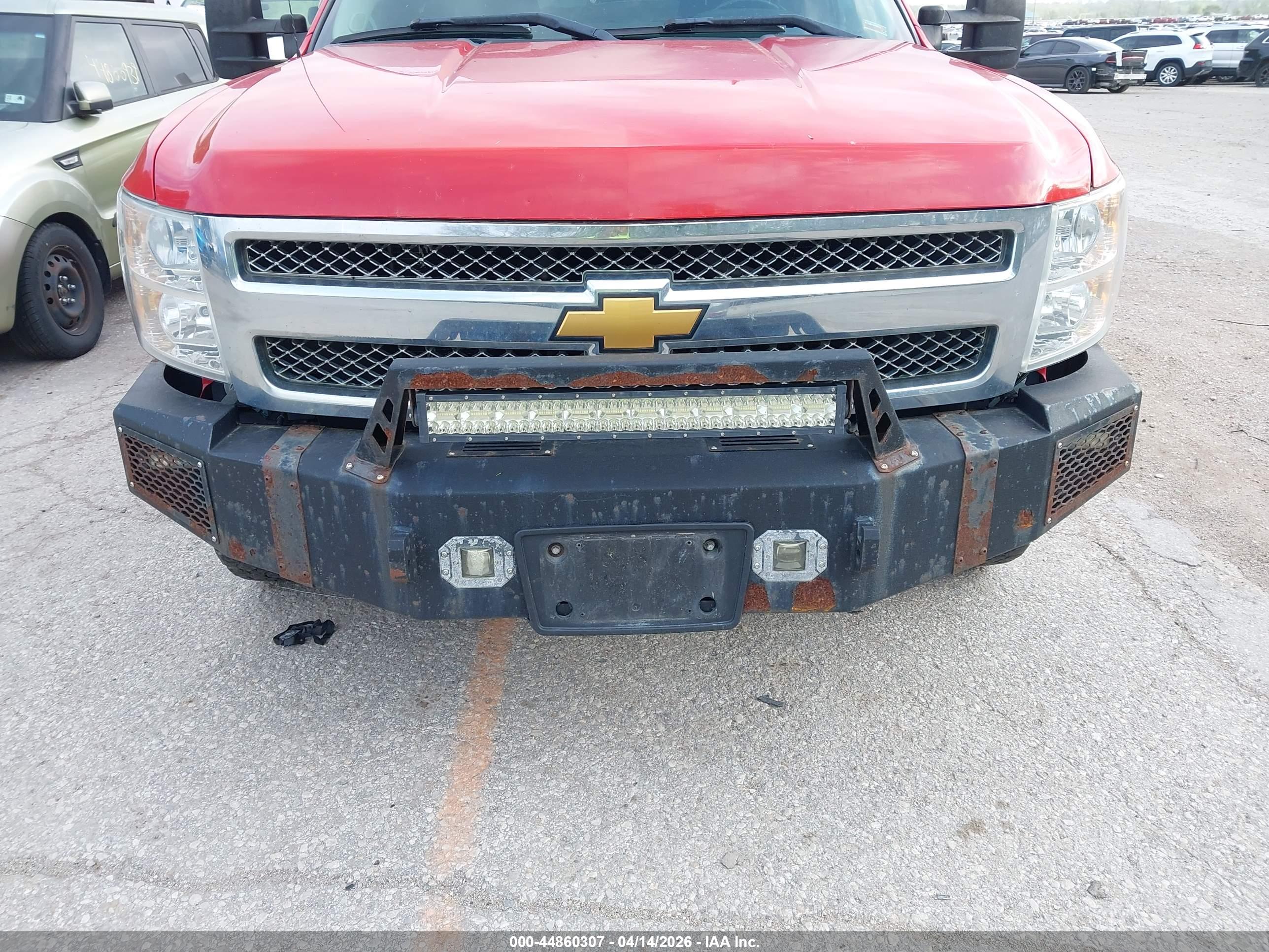 CHEVROLET SILVERADO image 6