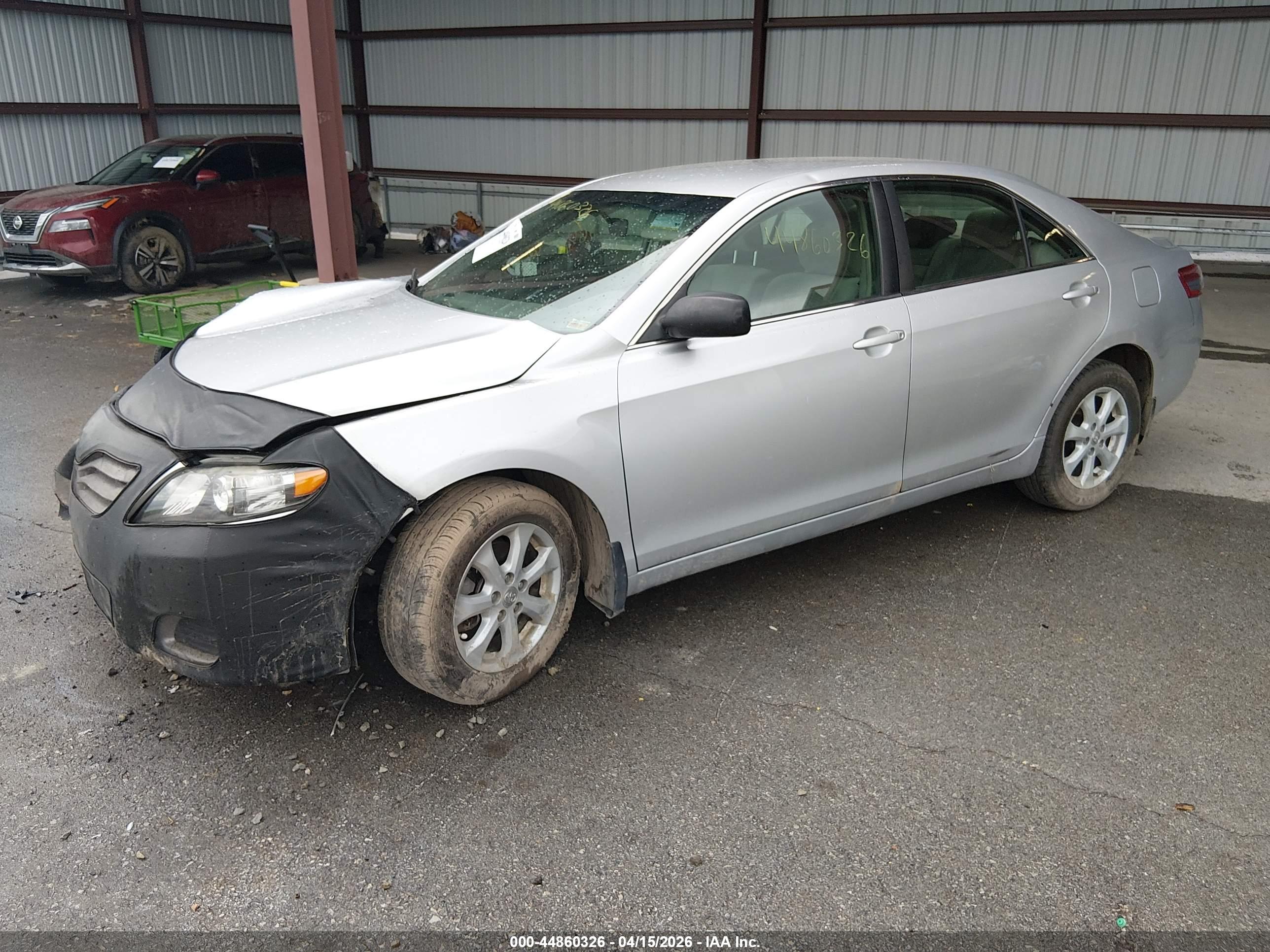 TOYOTA CAMRY image 2