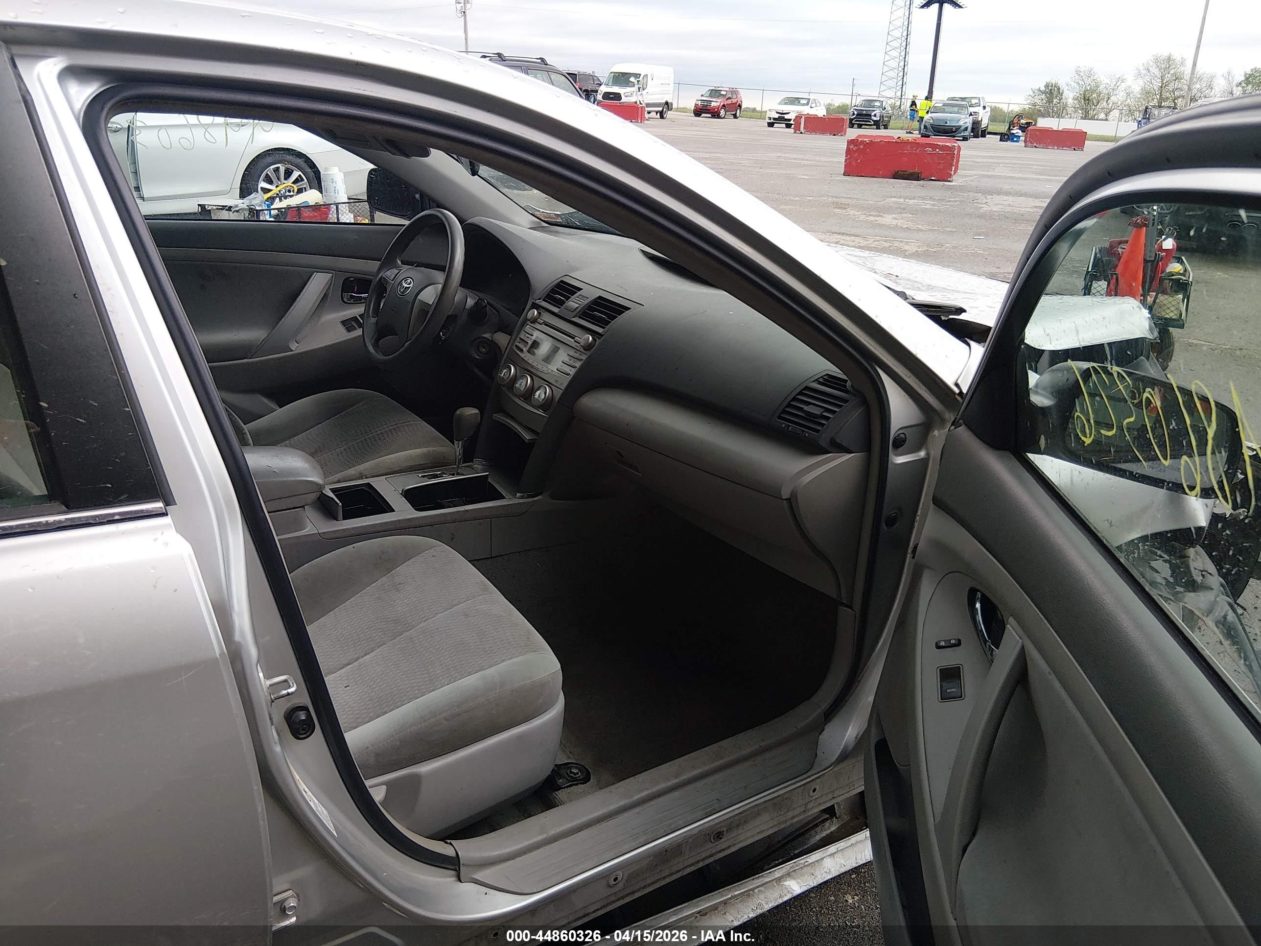 TOYOTA CAMRY image 5