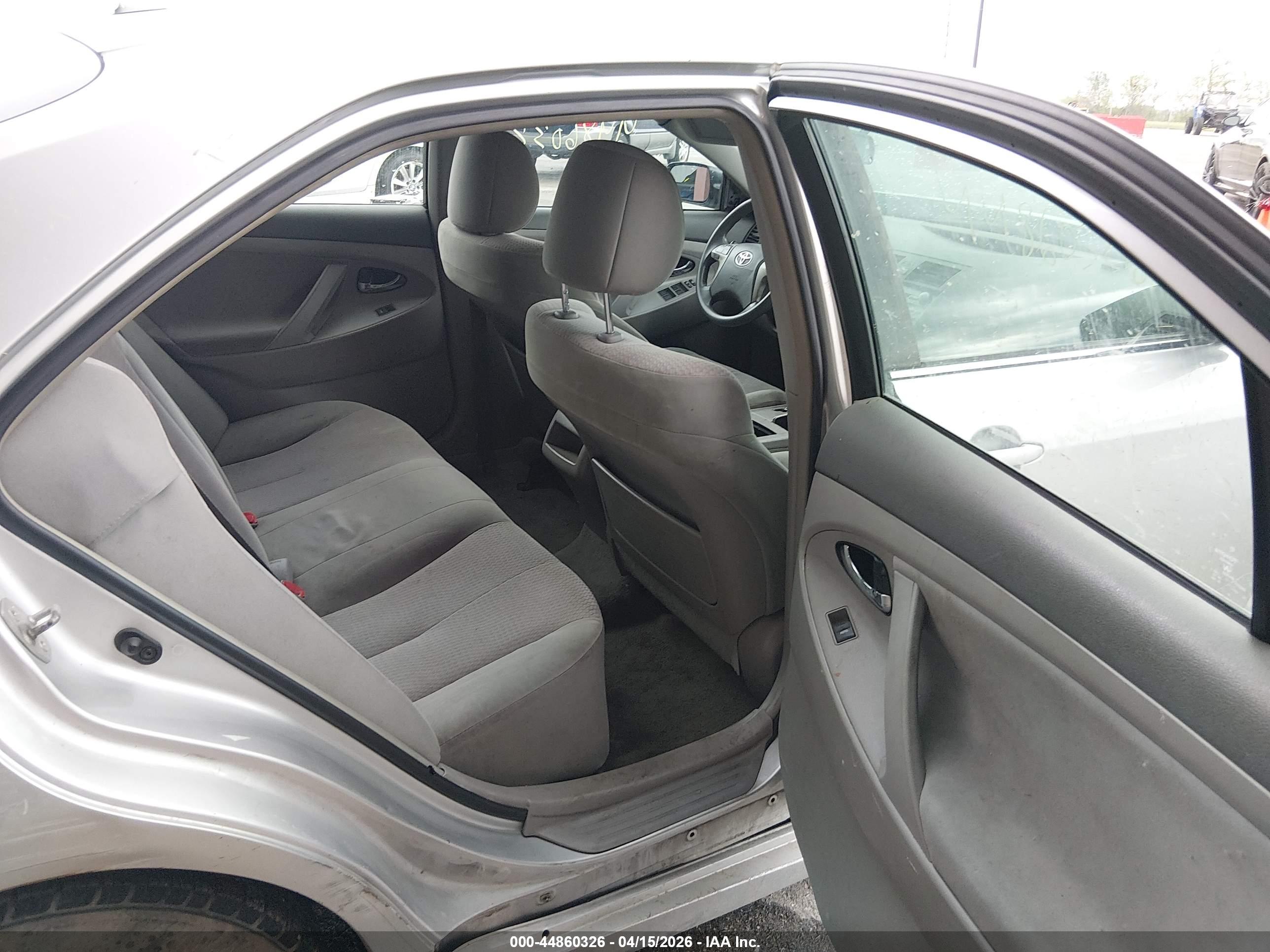 TOYOTA CAMRY image 8