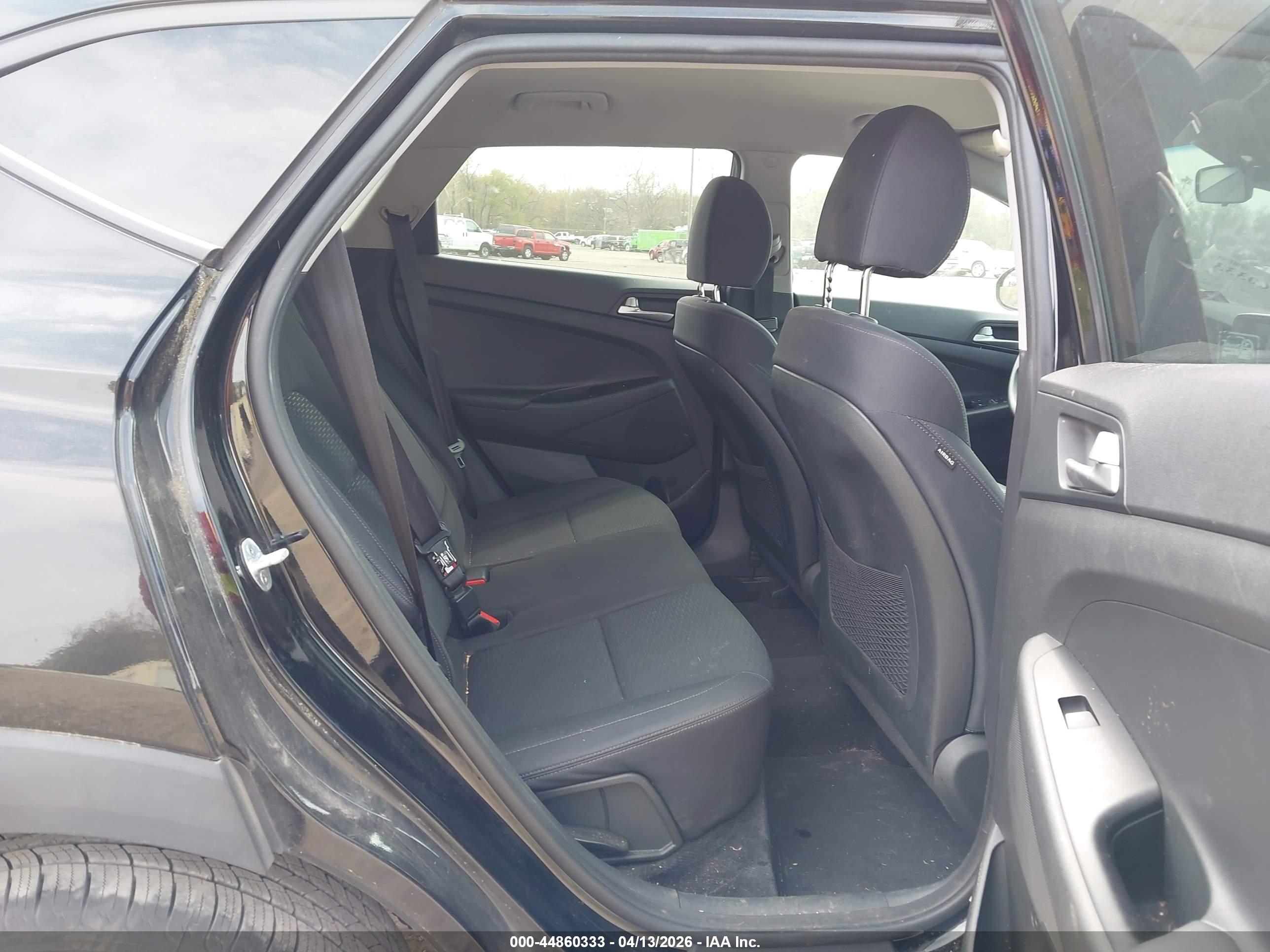 HYUNDAI TUCSON image 8