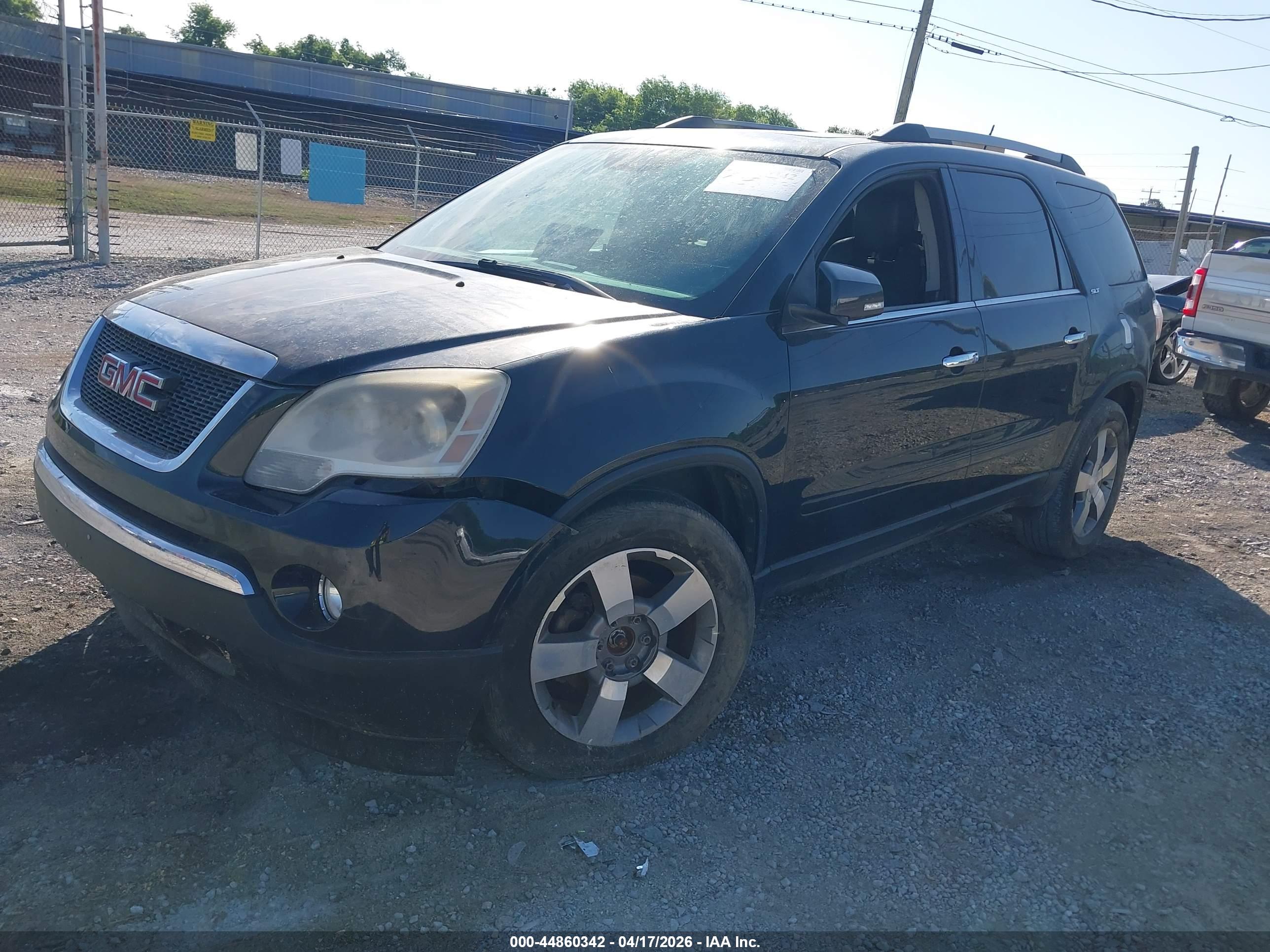 GMC ACADIA image 2