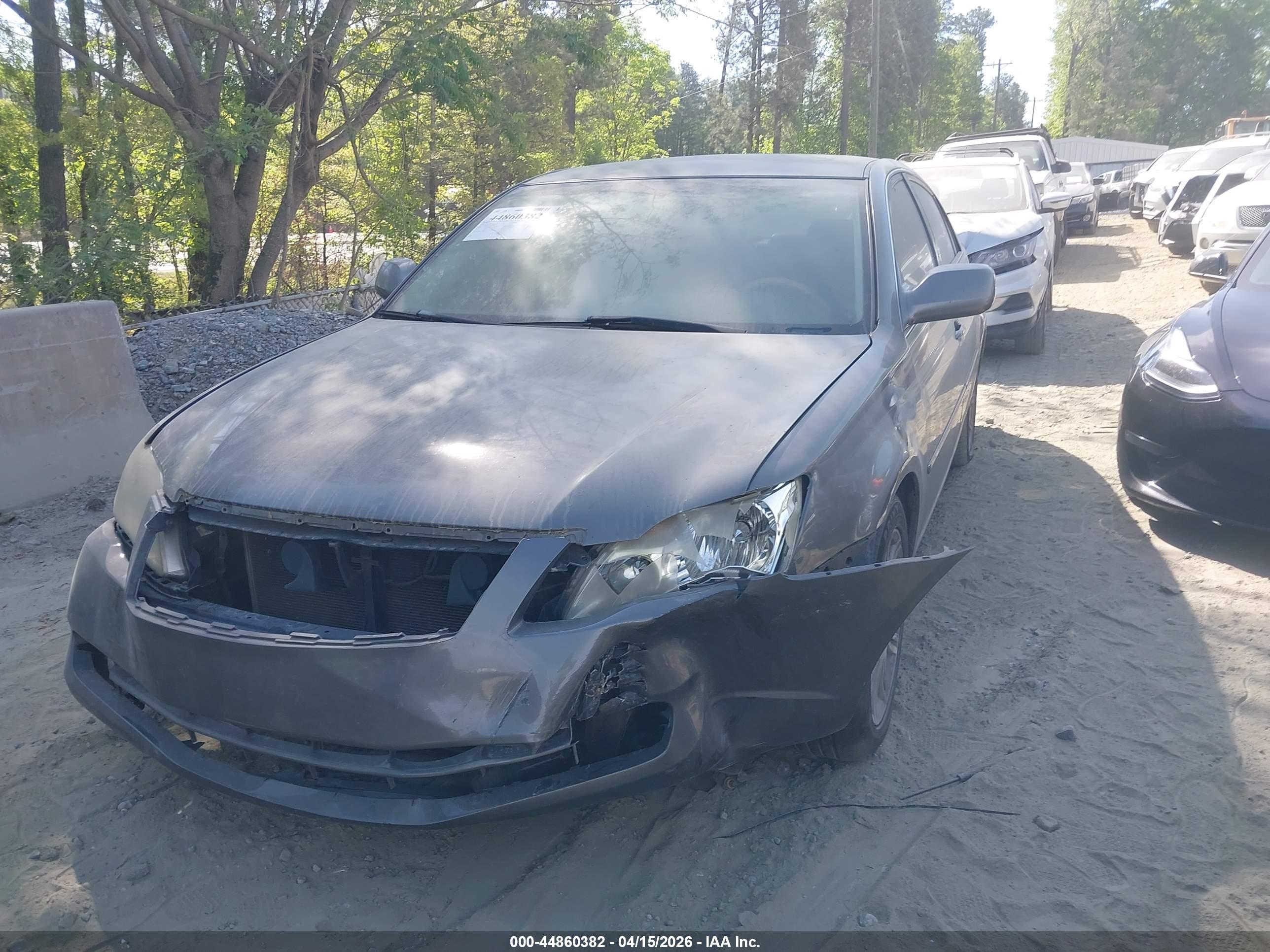 TOYOTA AVALON image 2