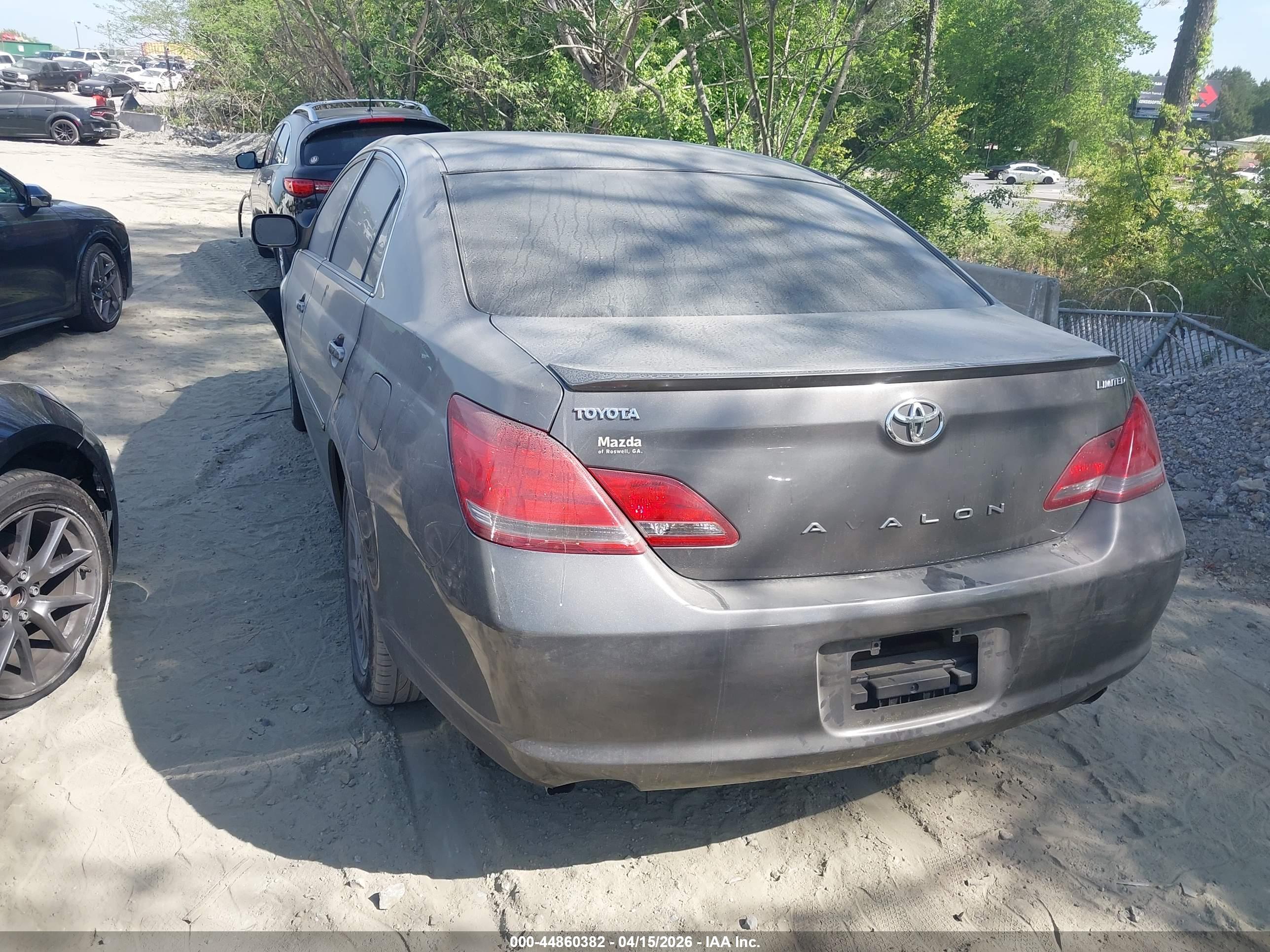 TOYOTA AVALON image 3