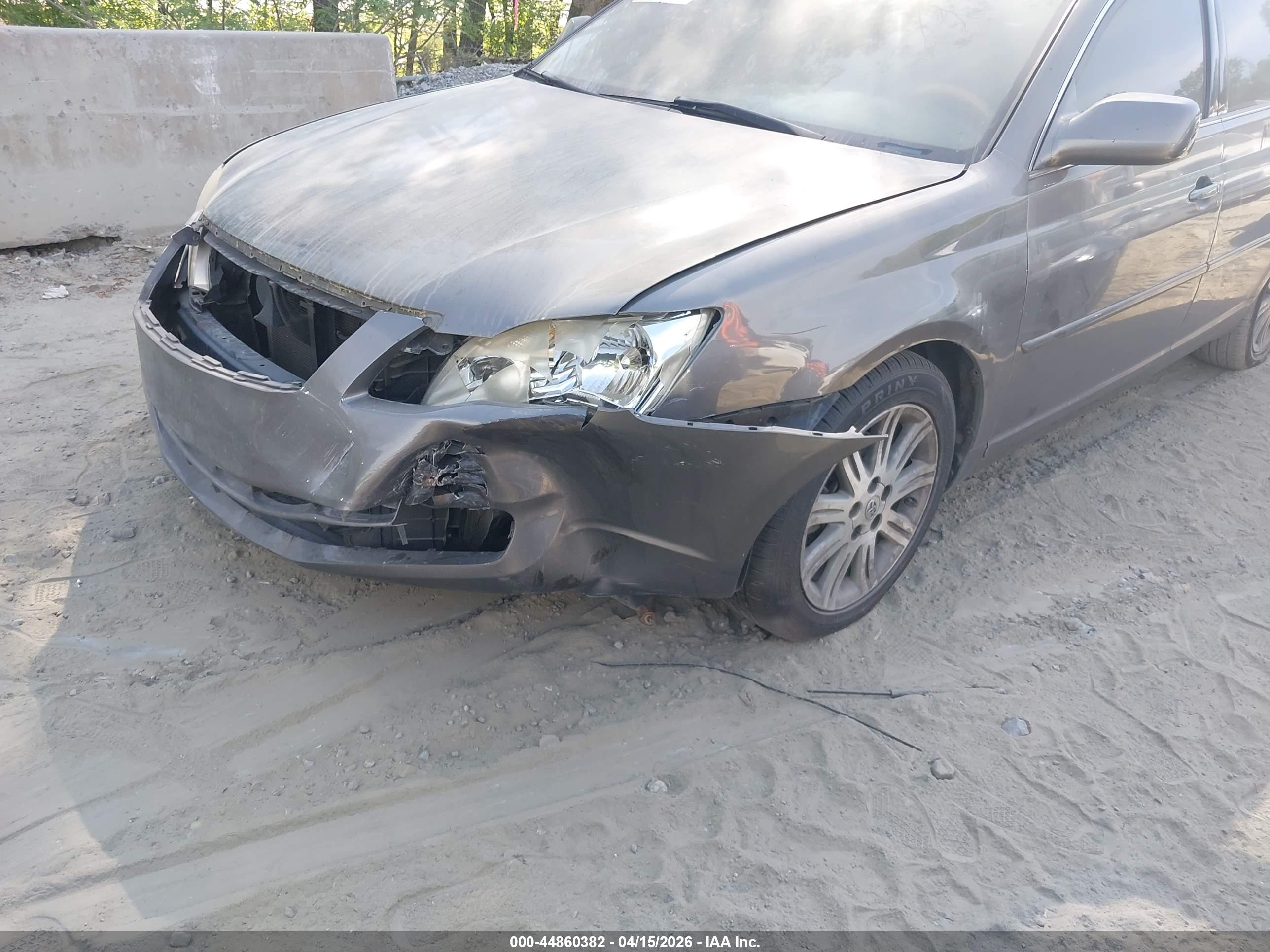 TOYOTA AVALON image 6
