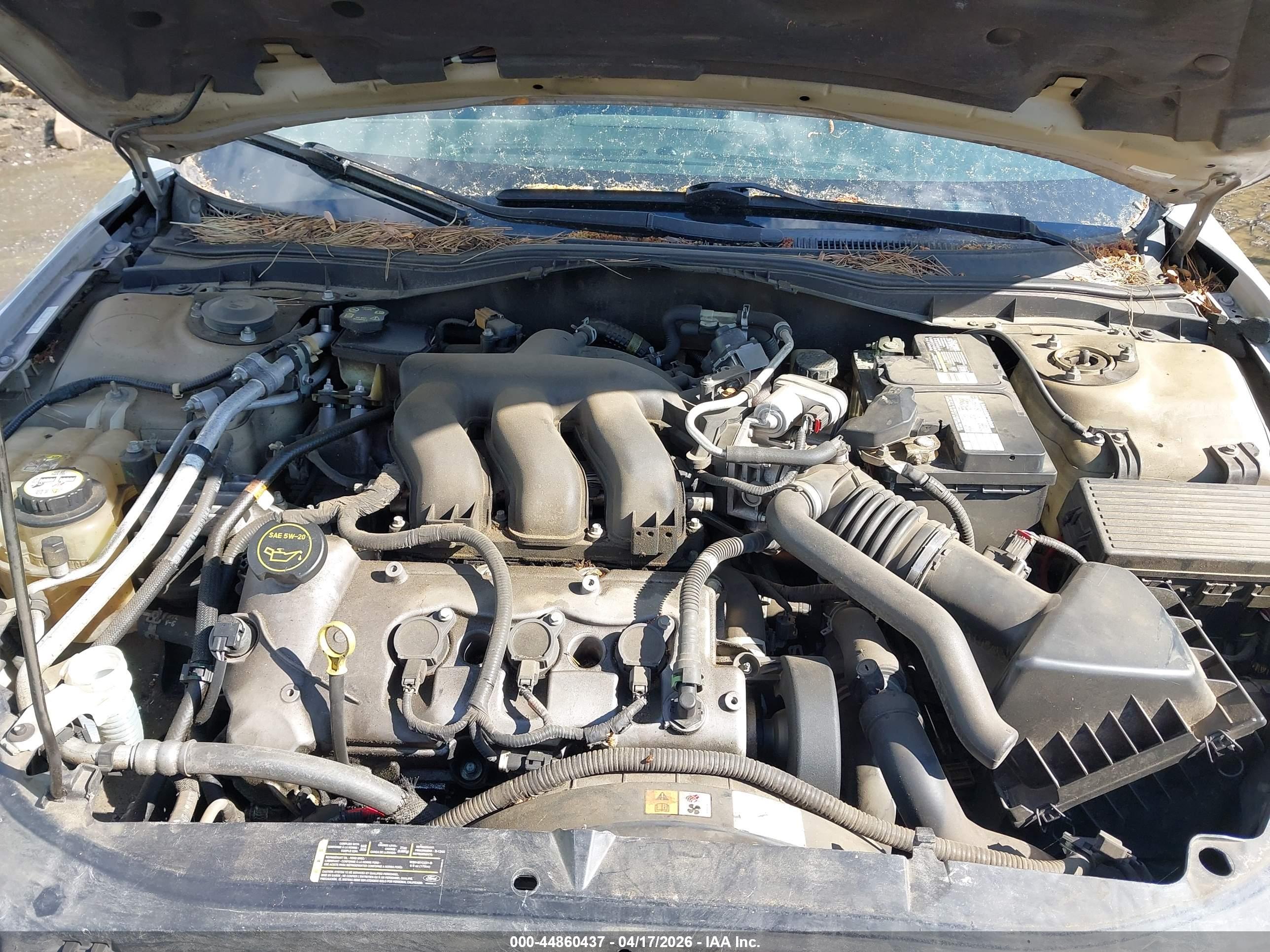 FORD FUSION image 10