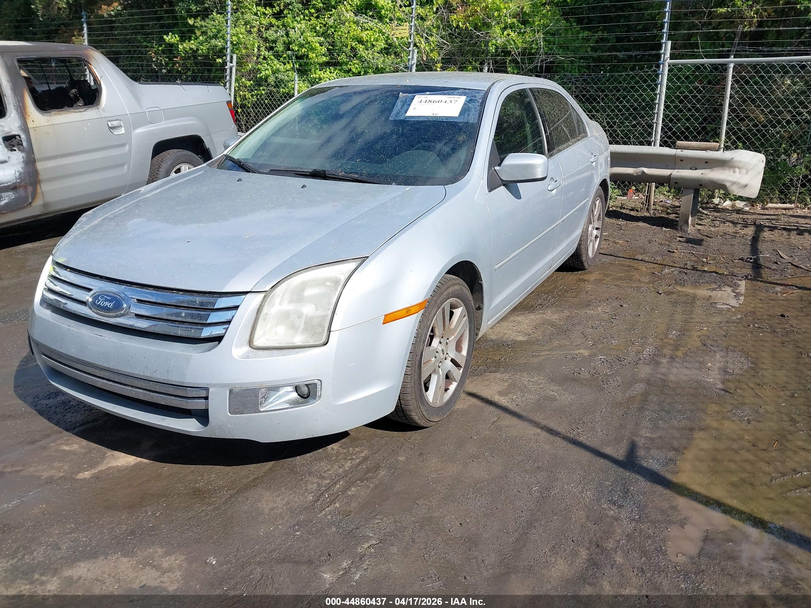 FORD FUSION image 2