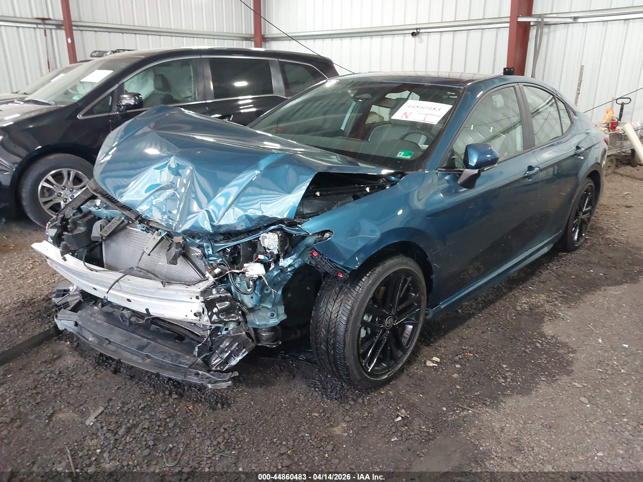 TOYOTA CAMRY image 2