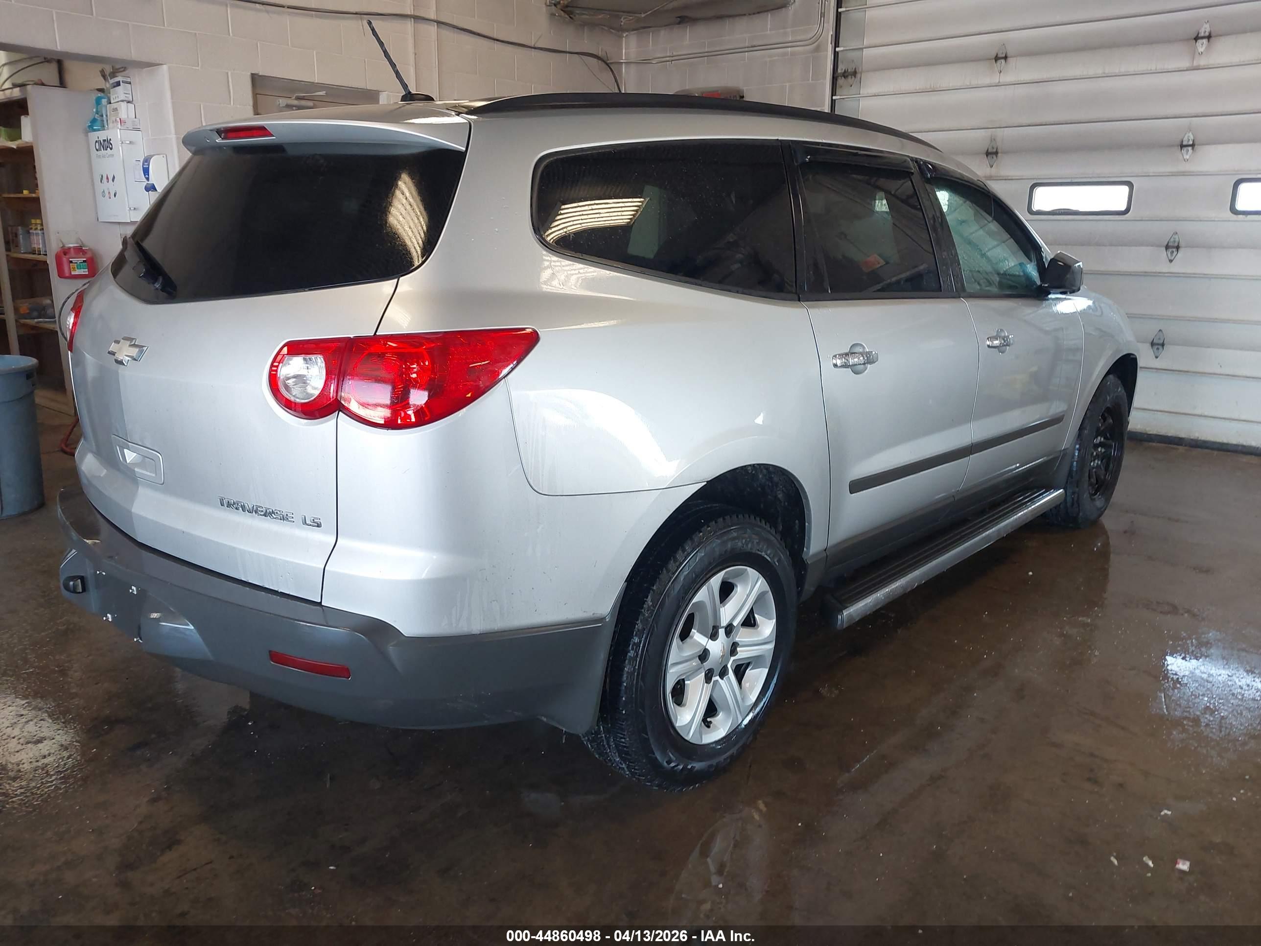 CHEVROLET TRAVERSE image 4