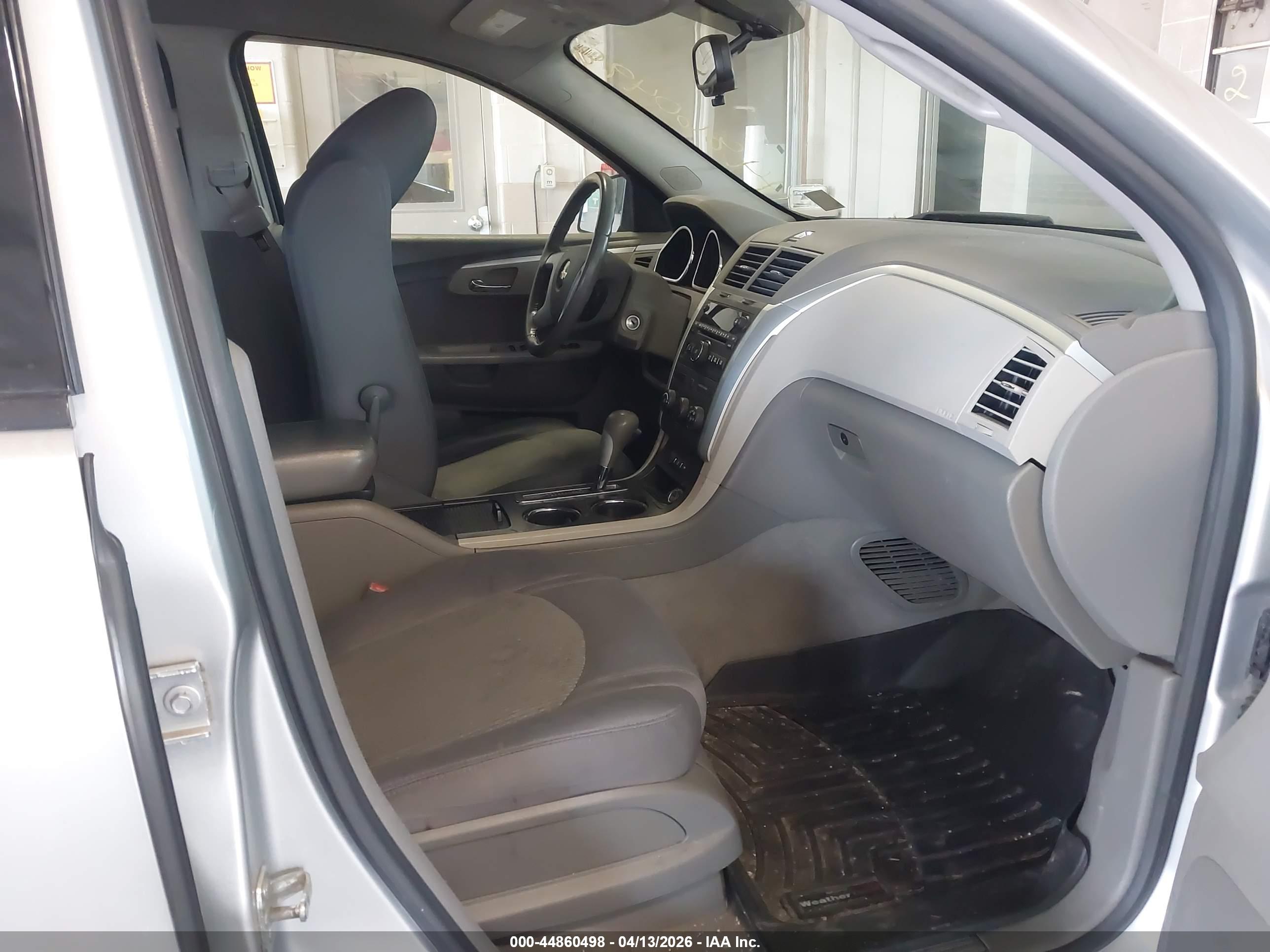 CHEVROLET TRAVERSE image 5