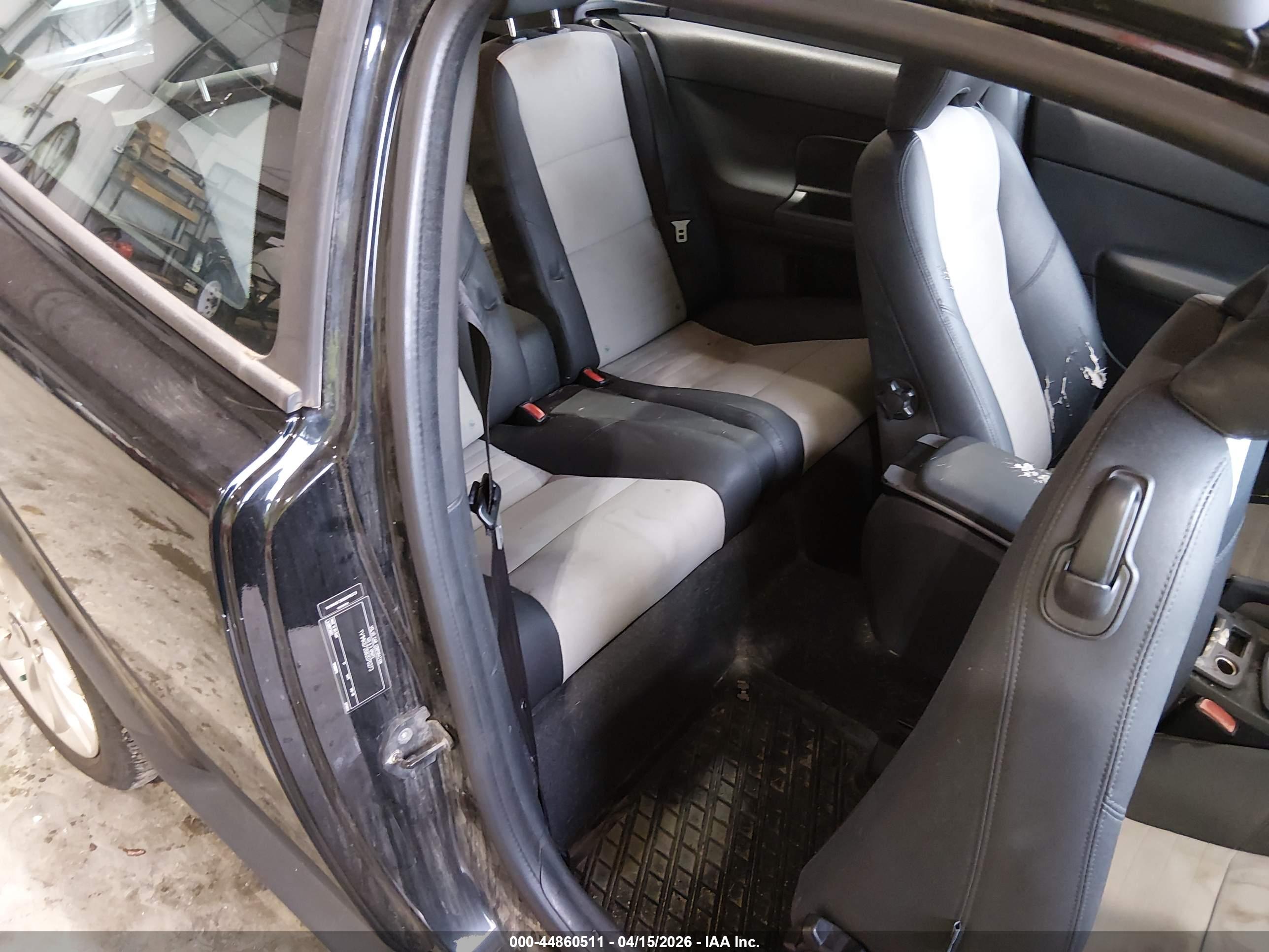 VOLVO C30 image 8