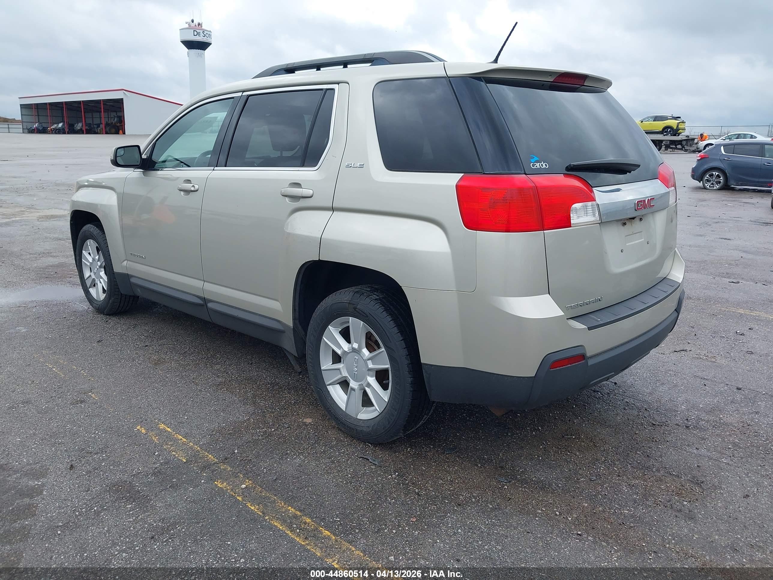 GMC TERRAIN image 3