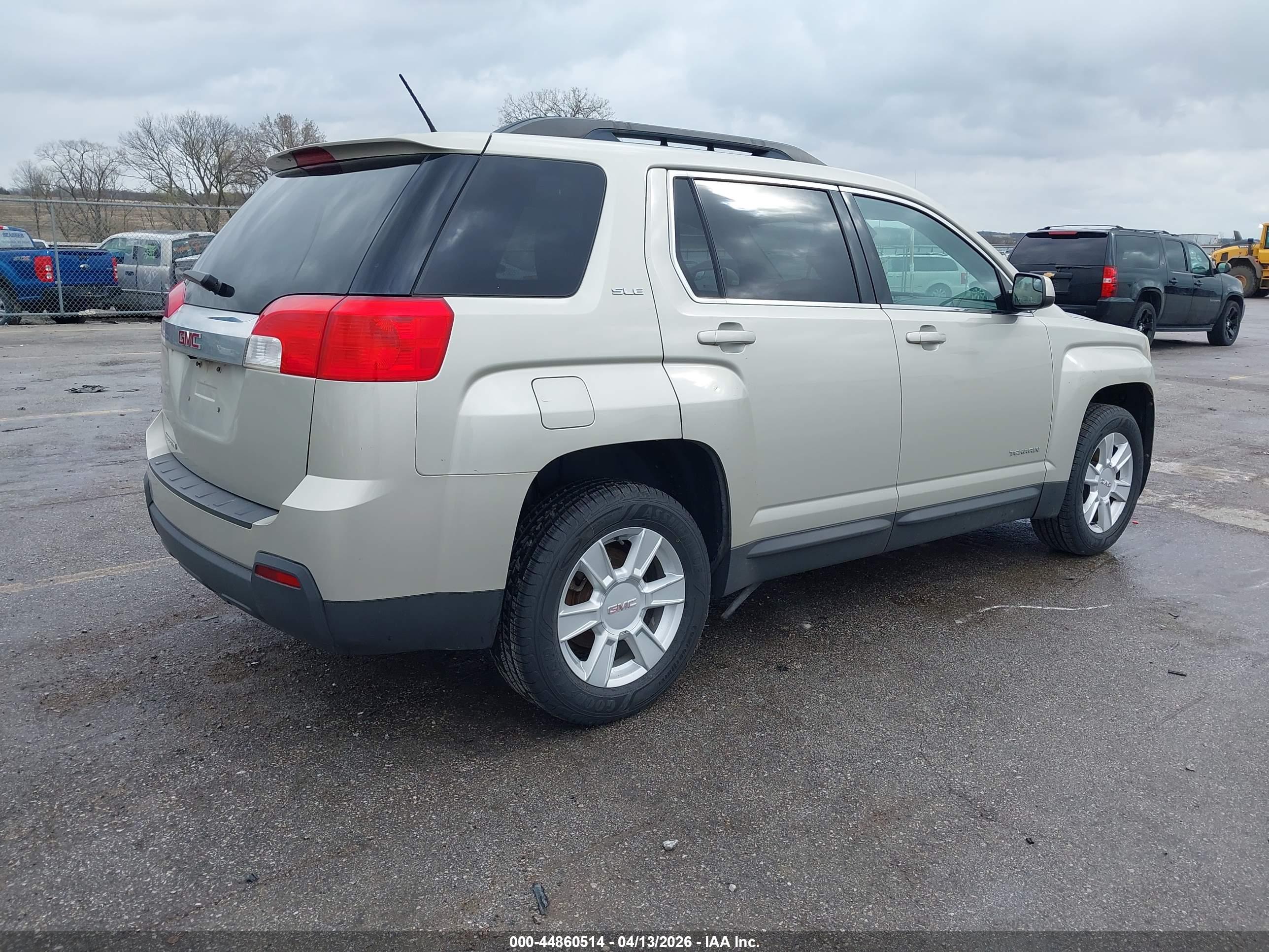 GMC TERRAIN image 4