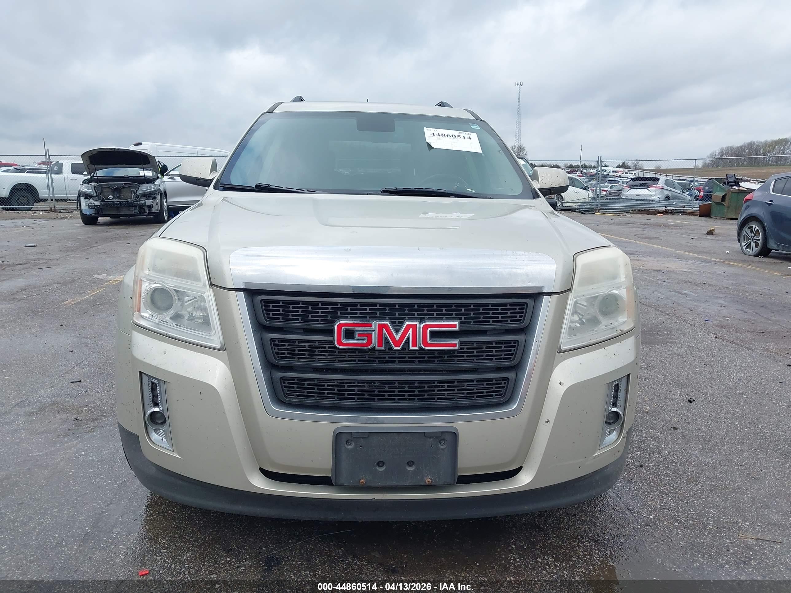 GMC TERRAIN image 6
