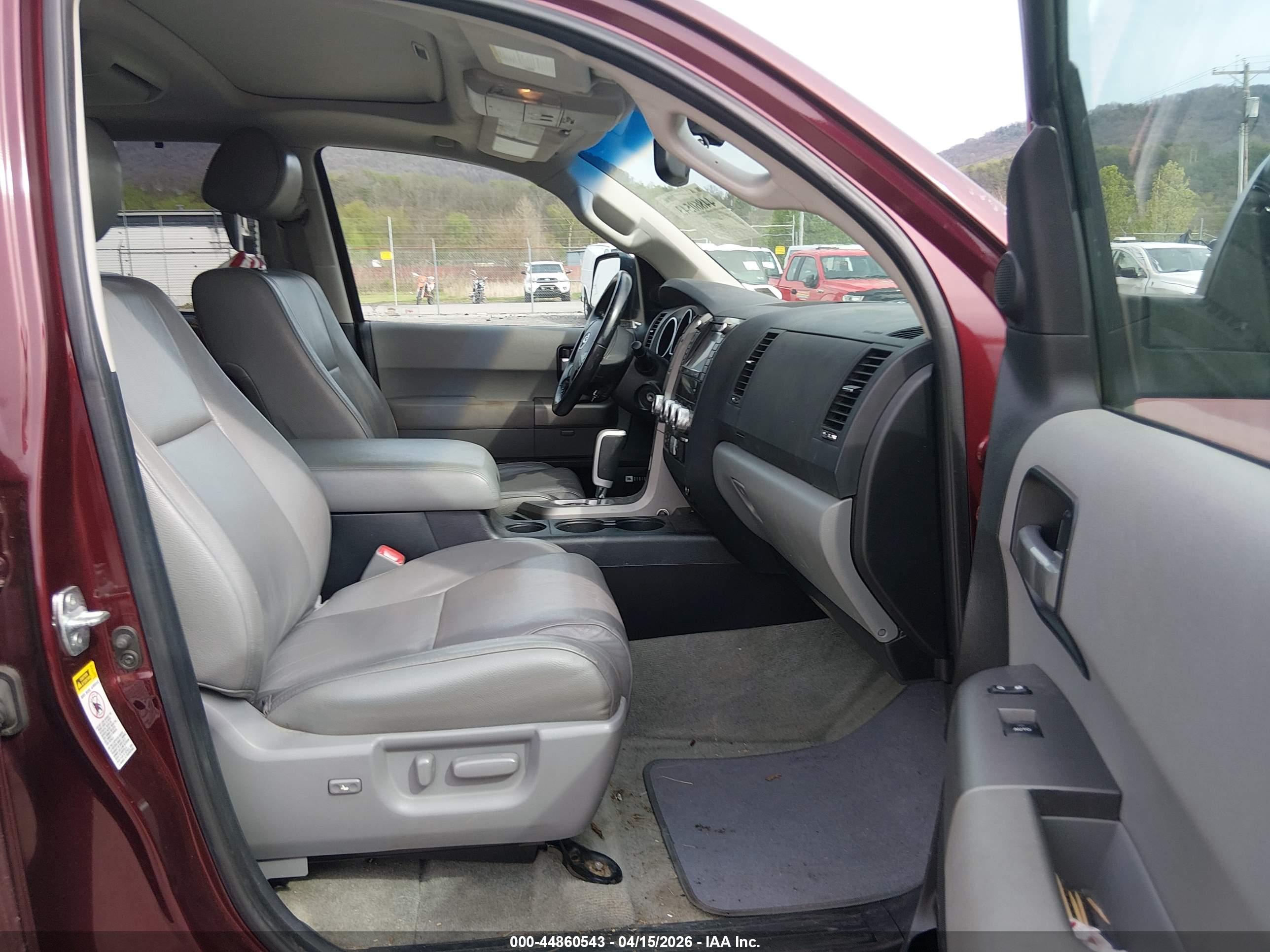TOYOTA SEQUOIA image 5