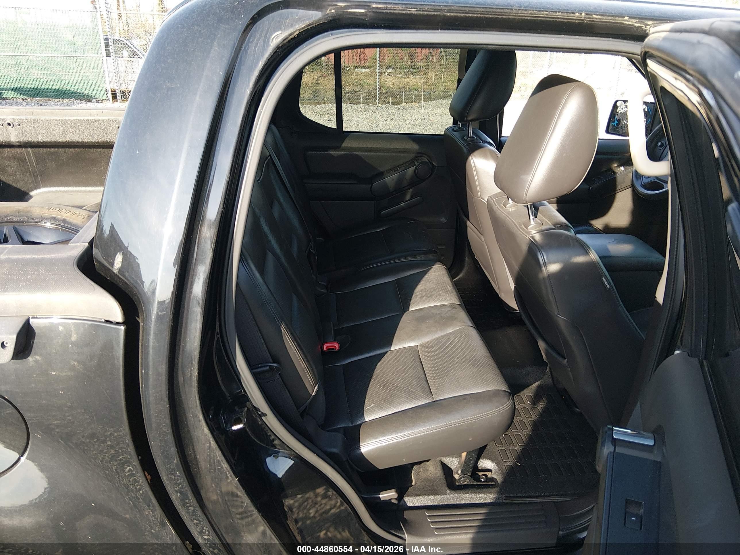 FORD EXPLORER image 8