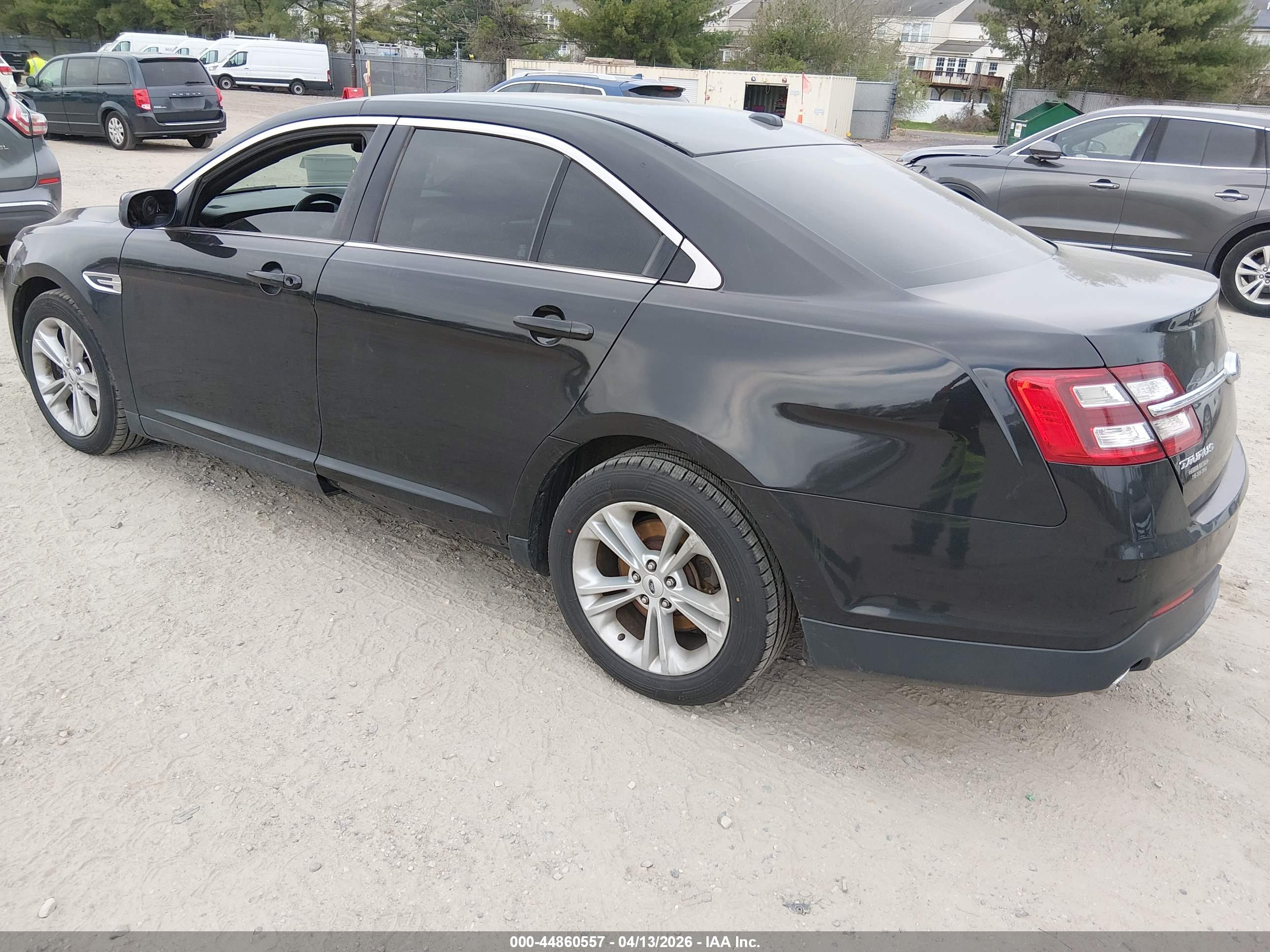 FORD TAURUS image 3