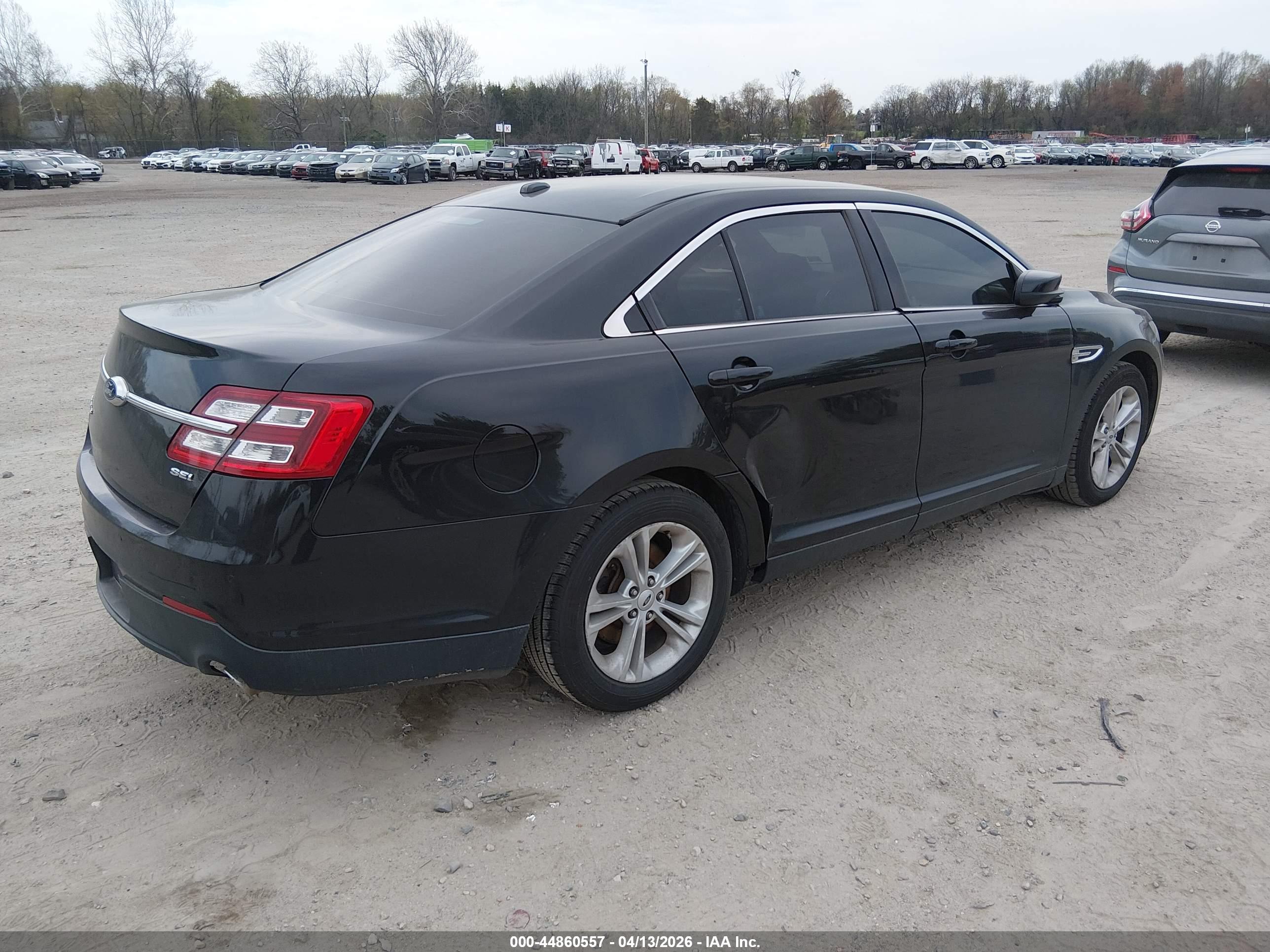 FORD TAURUS image 4