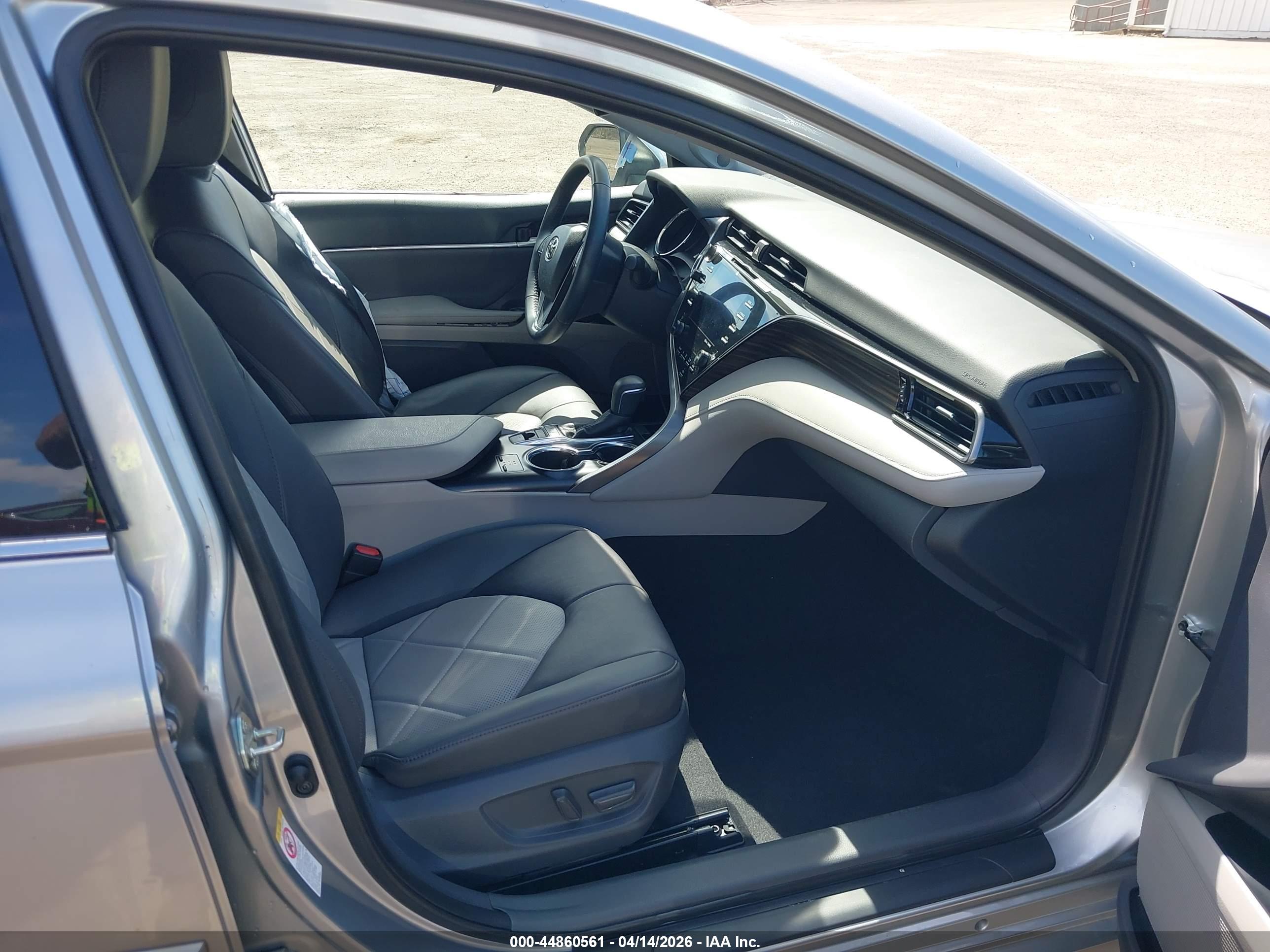 TOYOTA CAMRY image 5