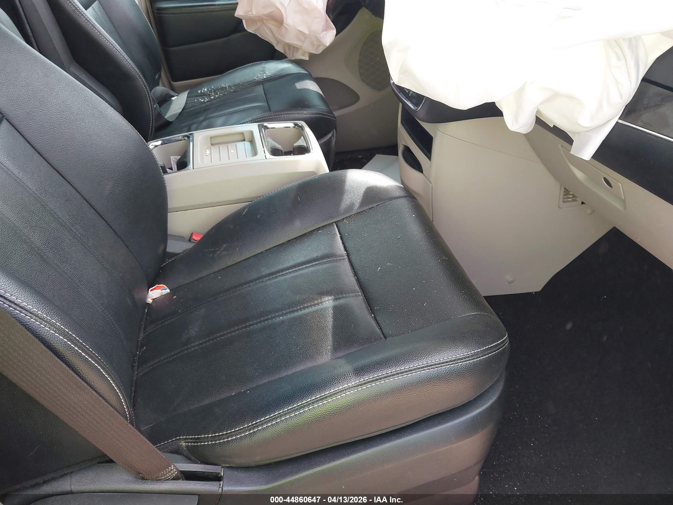 CHRYSLER TOWN image 5