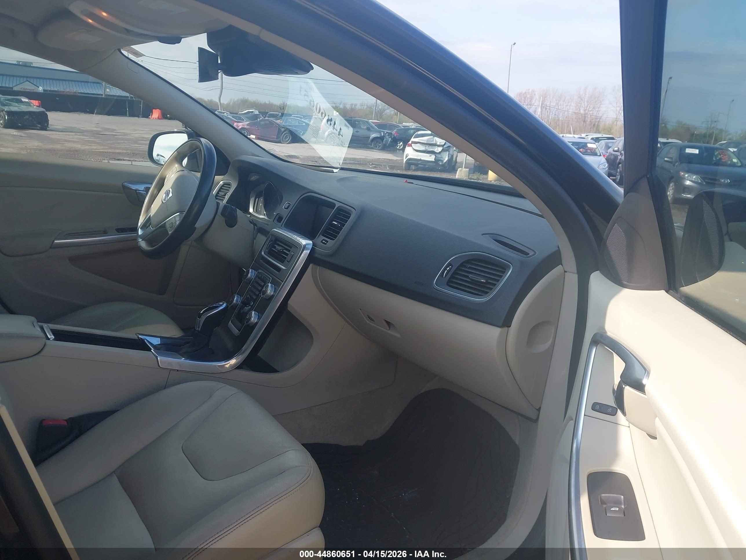VOLVO S60 image 5