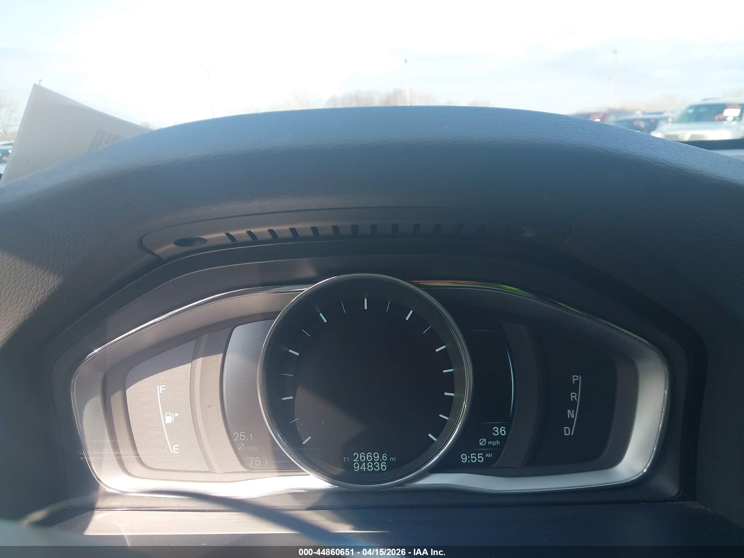 VOLVO S60 image 7