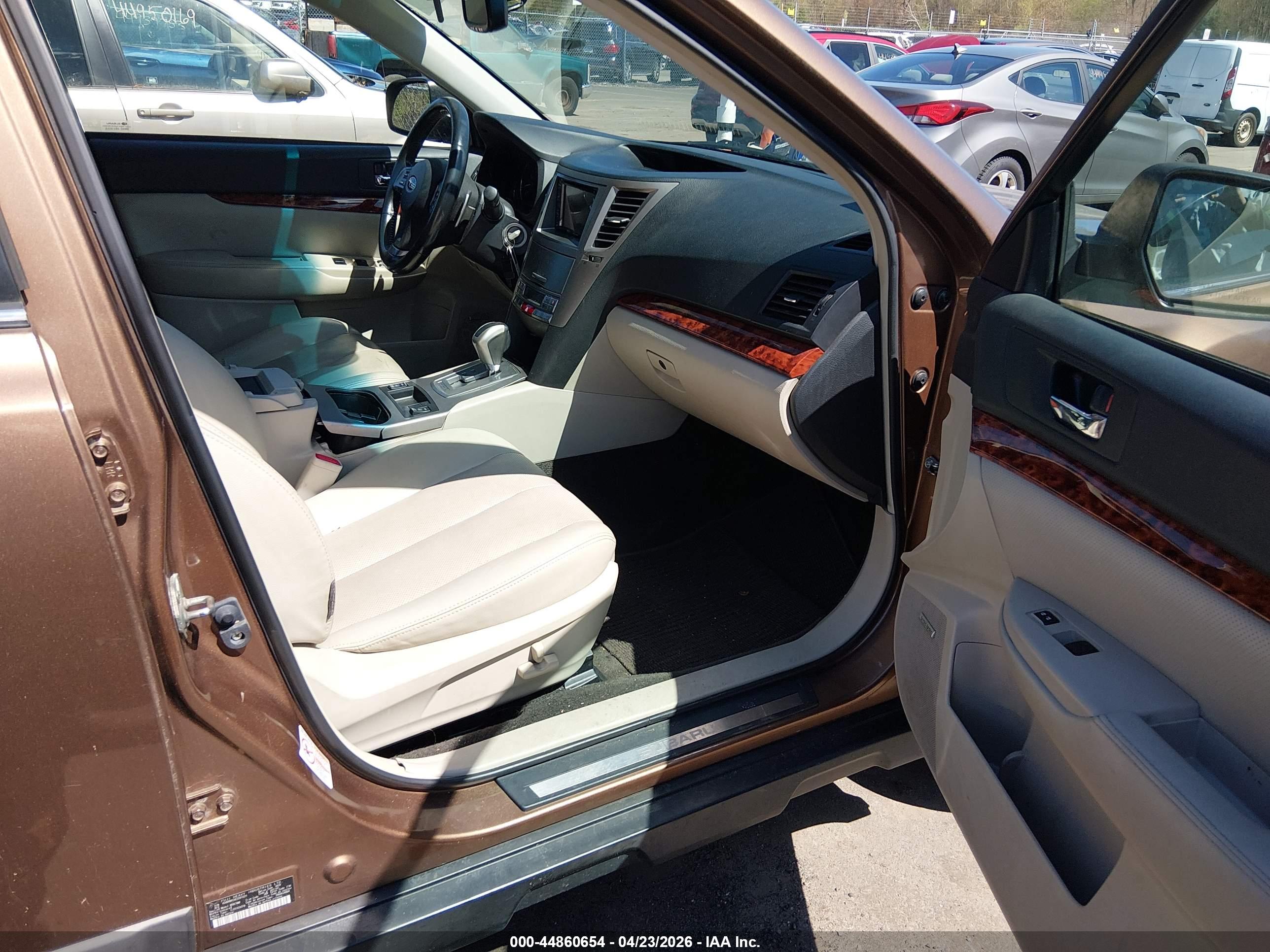 SUBARU OUTBACK image 5