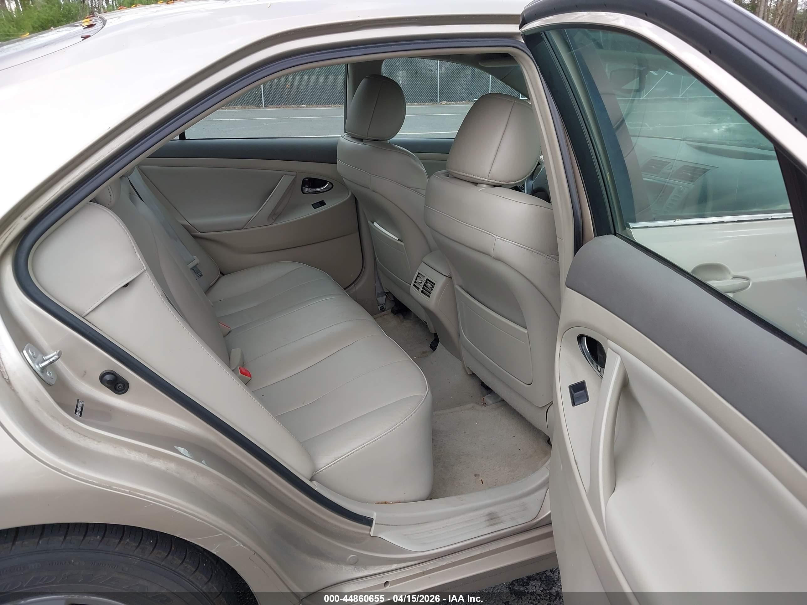 TOYOTA CAMRY image 8