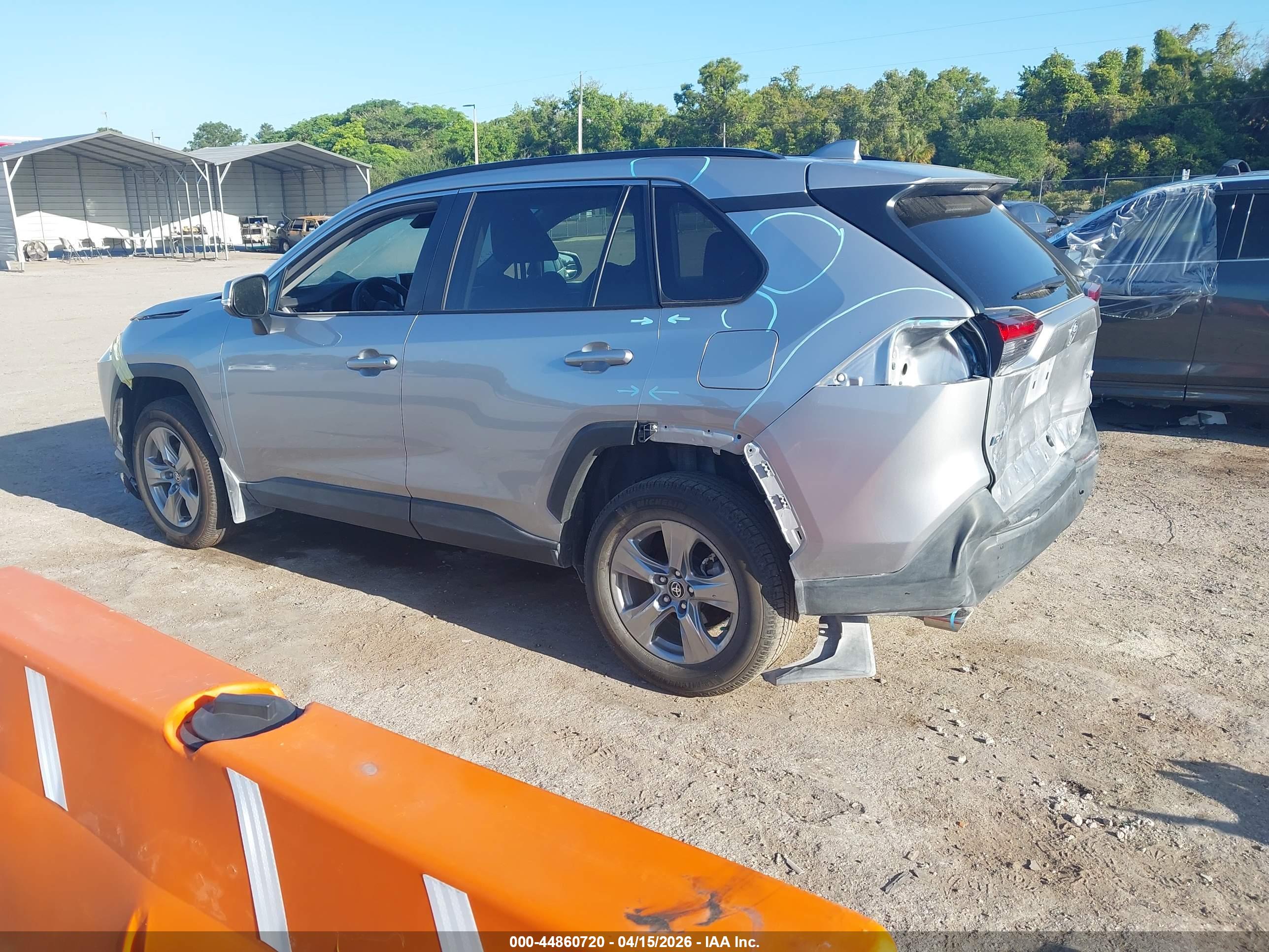 TOYOTA RAV4 image 3