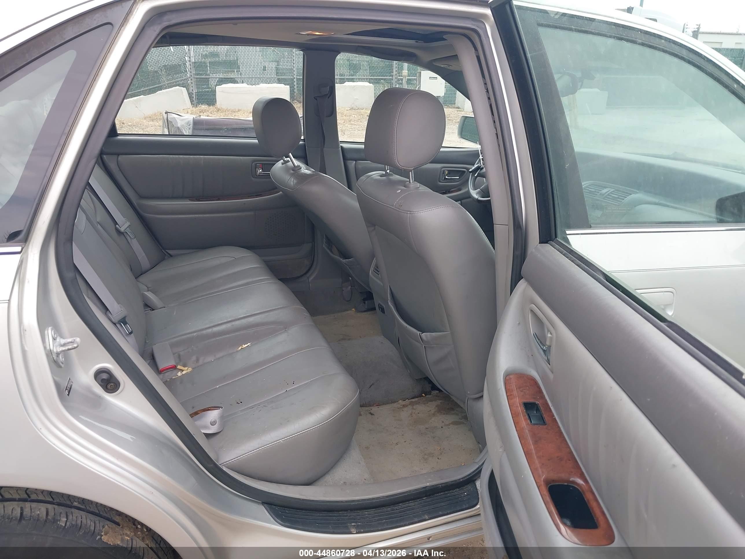 TOYOTA AVALON image 8