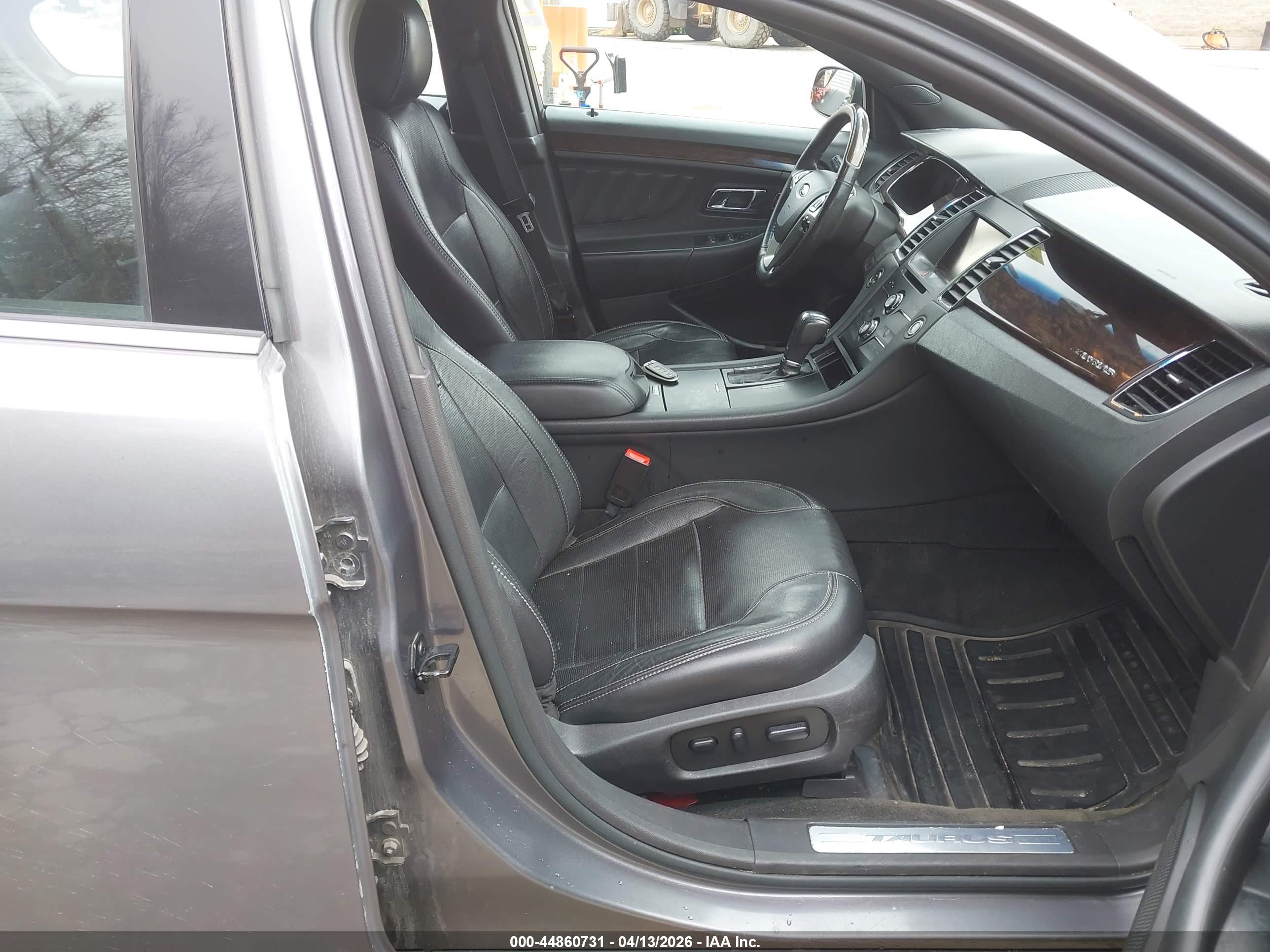 FORD TAURUS image 5
