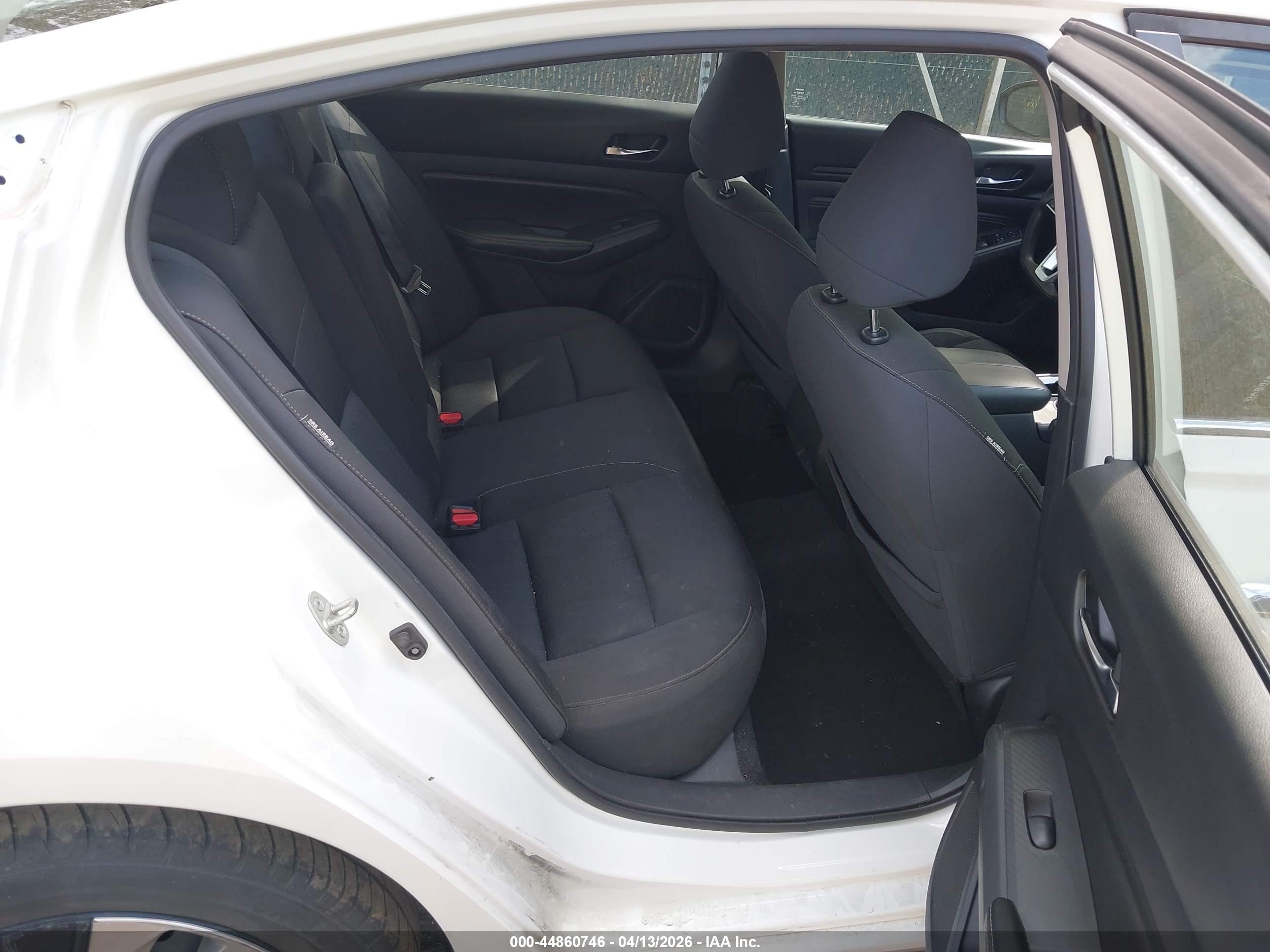 NISSAN ALTIMA image 8