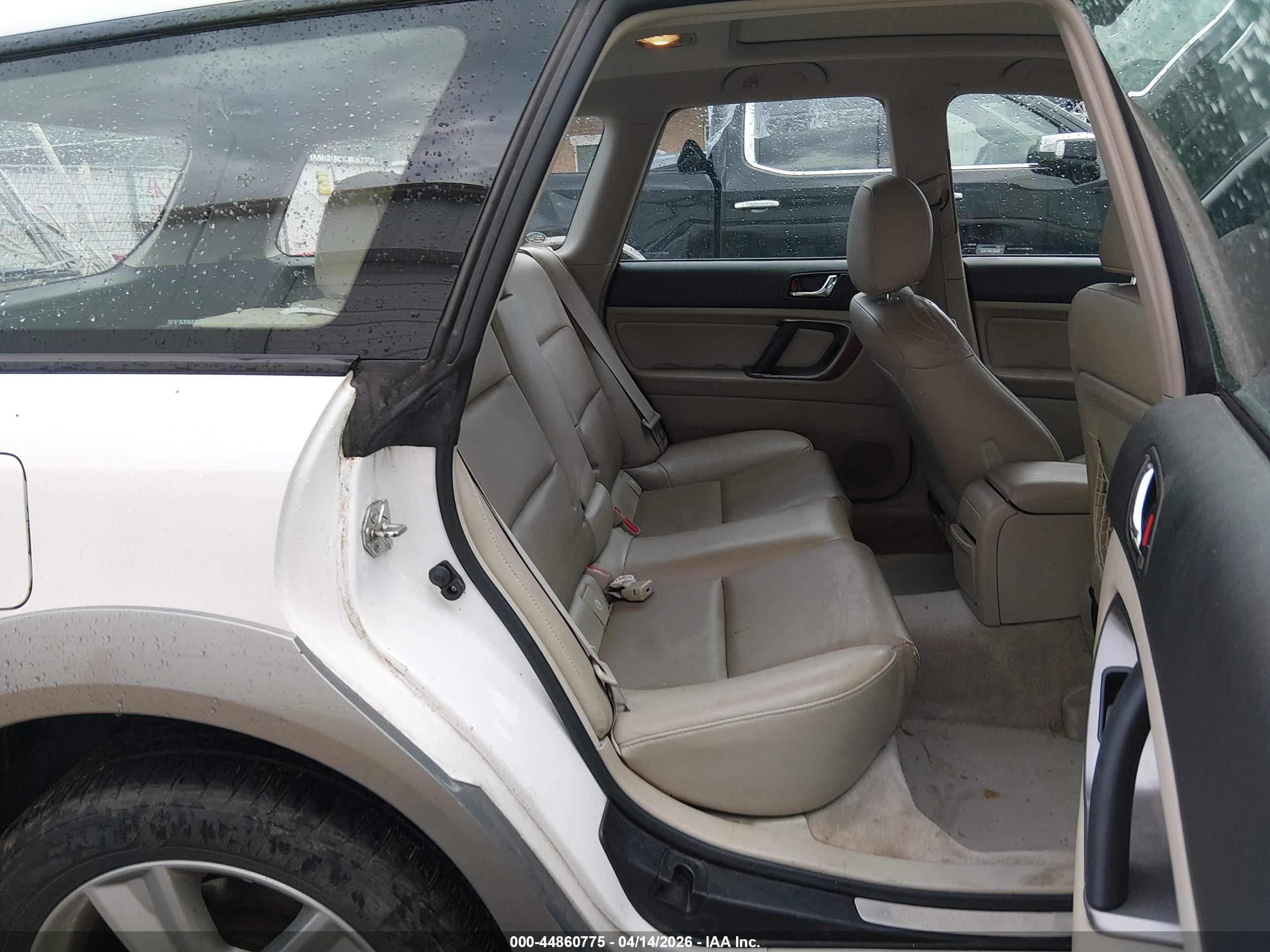 SUBARU OUTBACK image 8