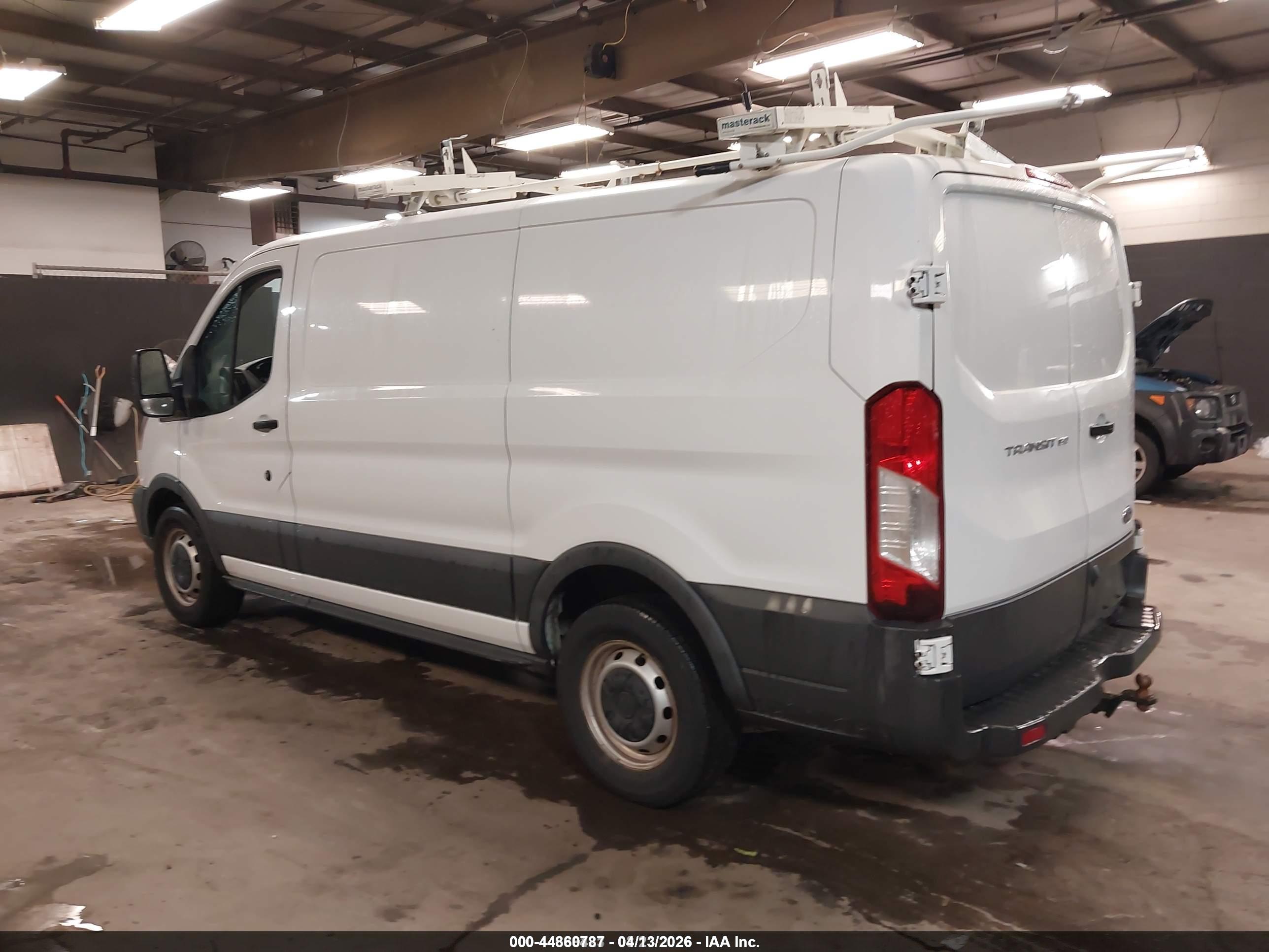 FORD TRANSIT-150 image 3