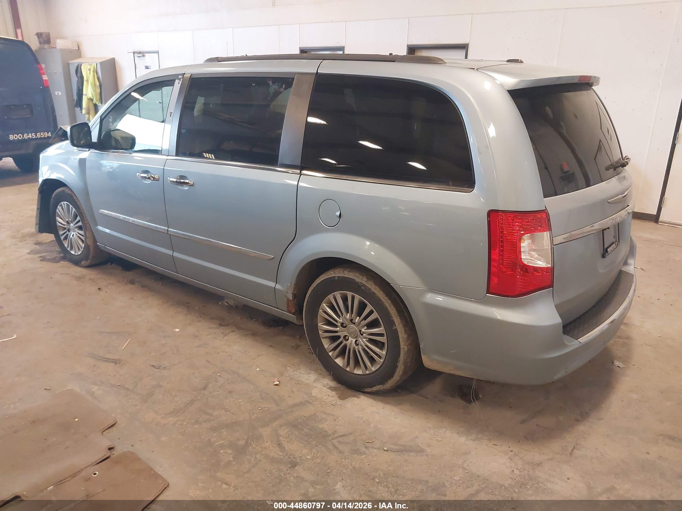 CHRYSLER TOWN image 3