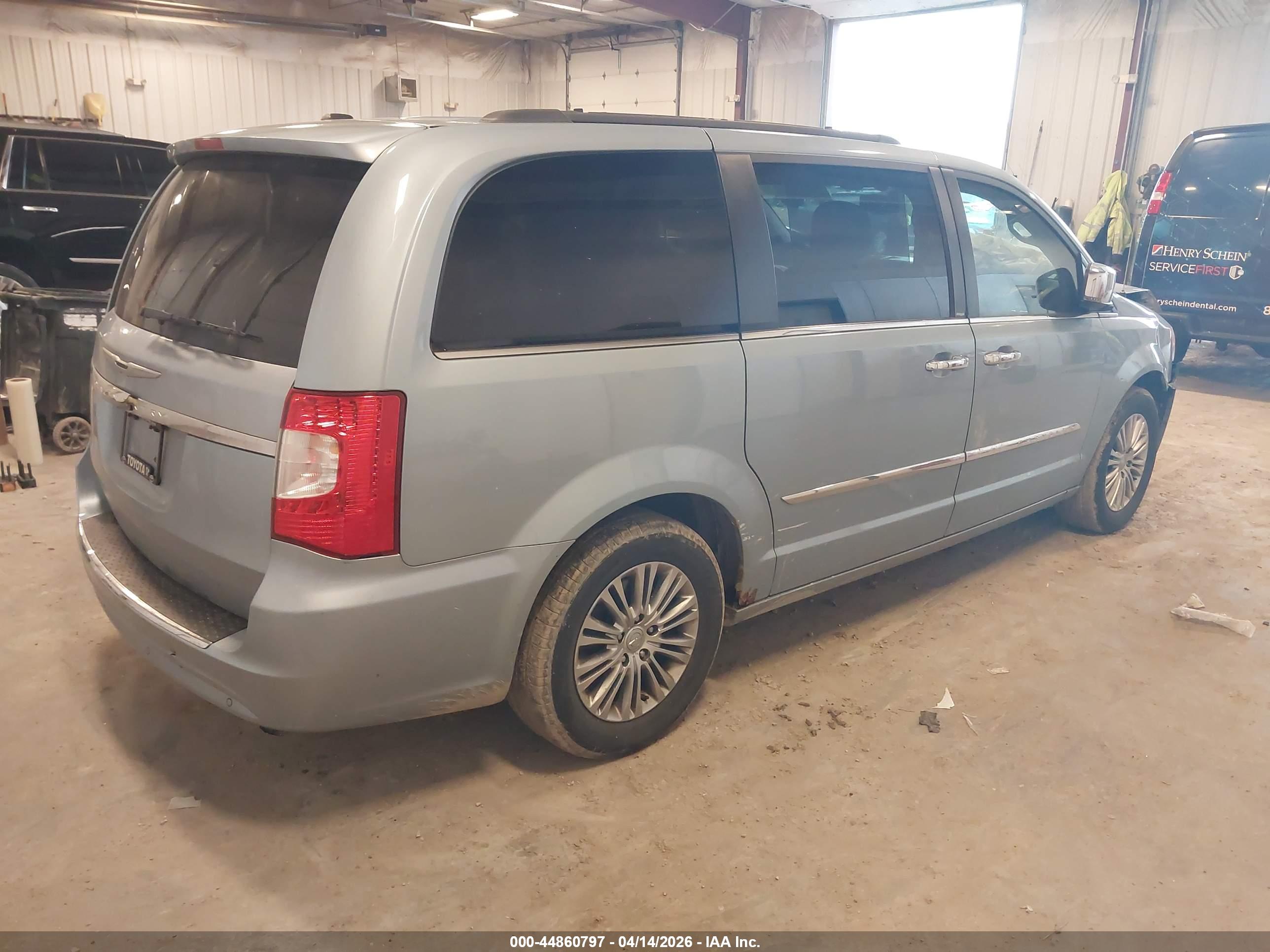 CHRYSLER TOWN image 4