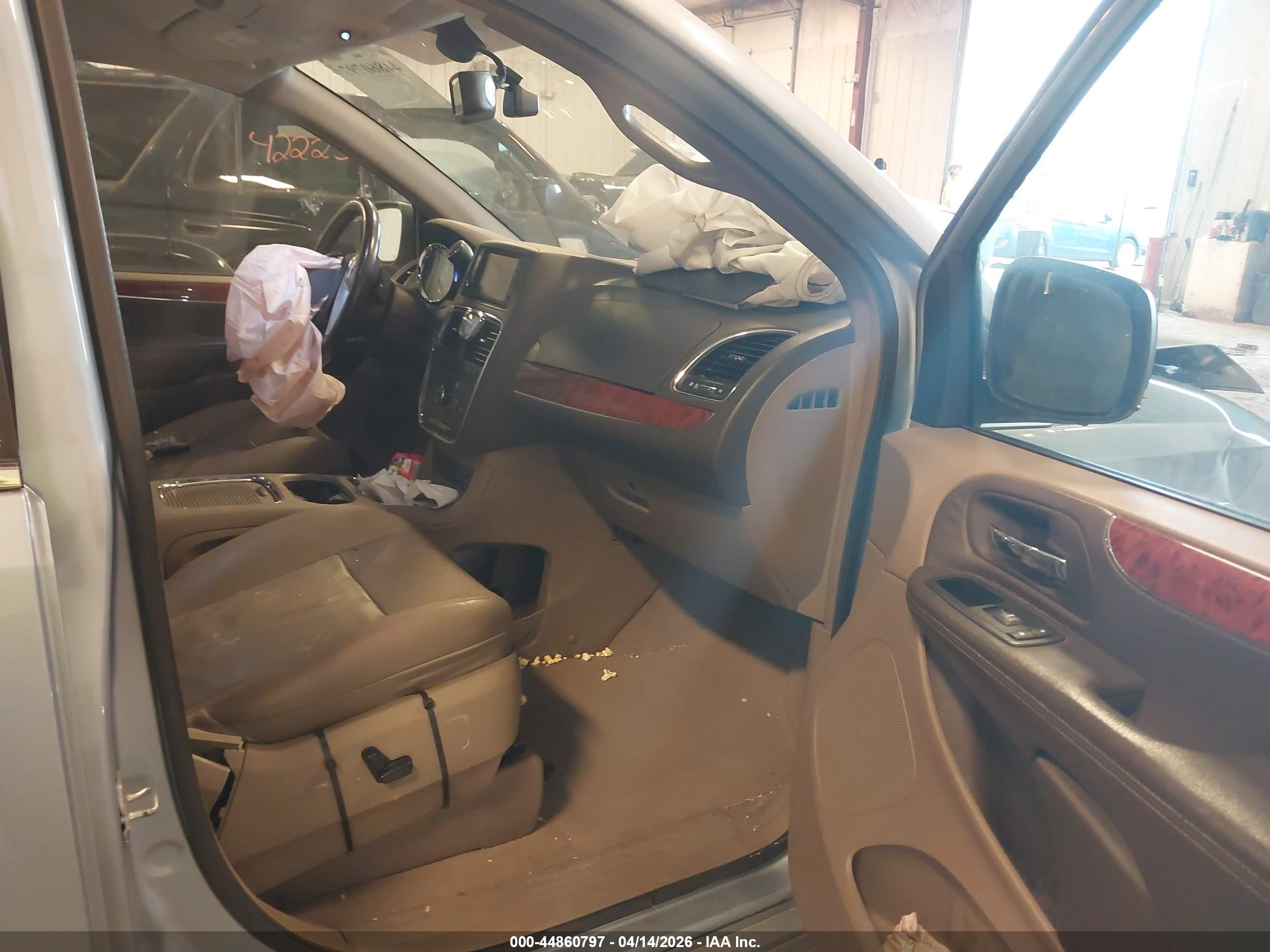 CHRYSLER TOWN image 5