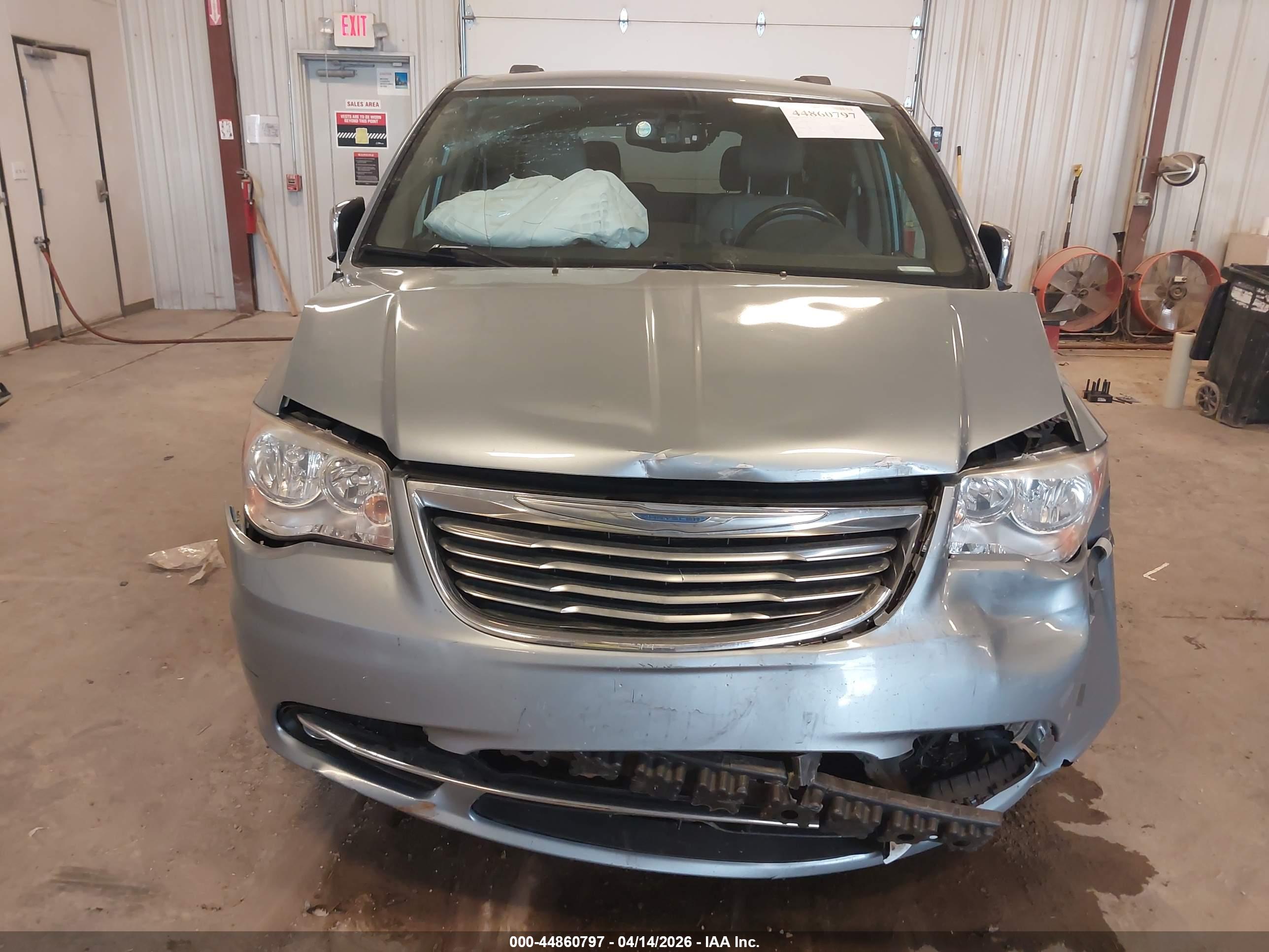 CHRYSLER TOWN image 6