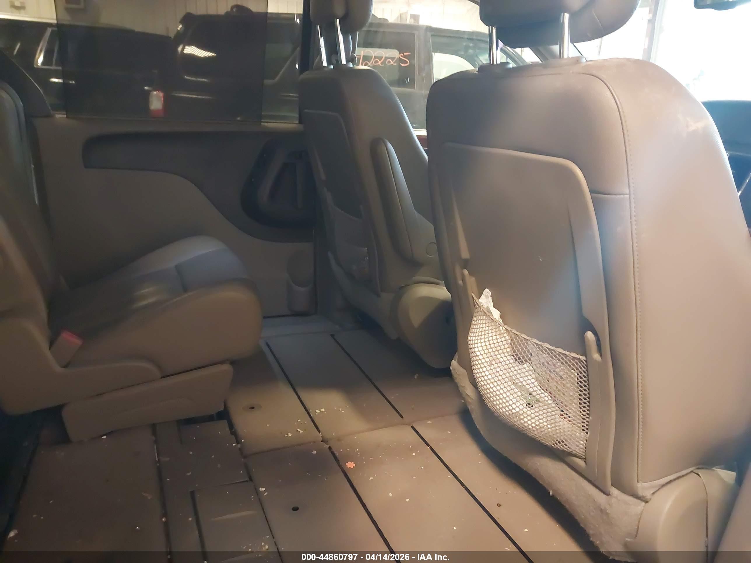 CHRYSLER TOWN image 8