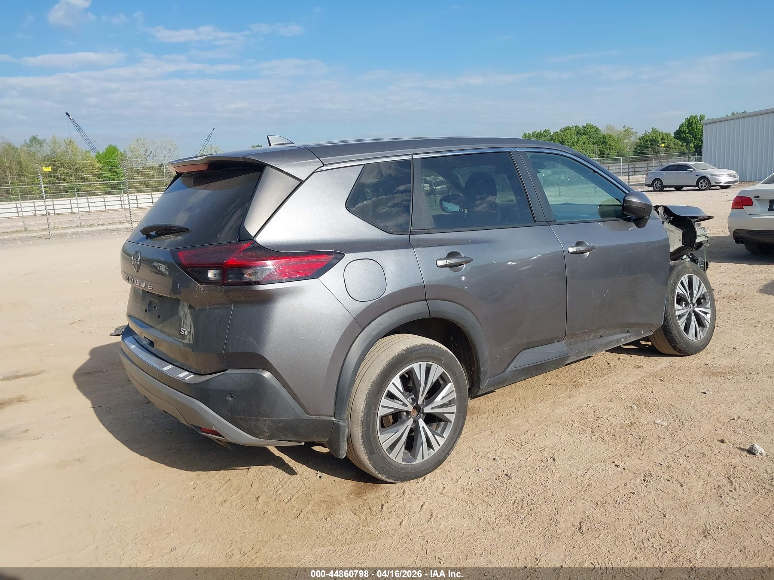 NISSAN ROGUE image 4
