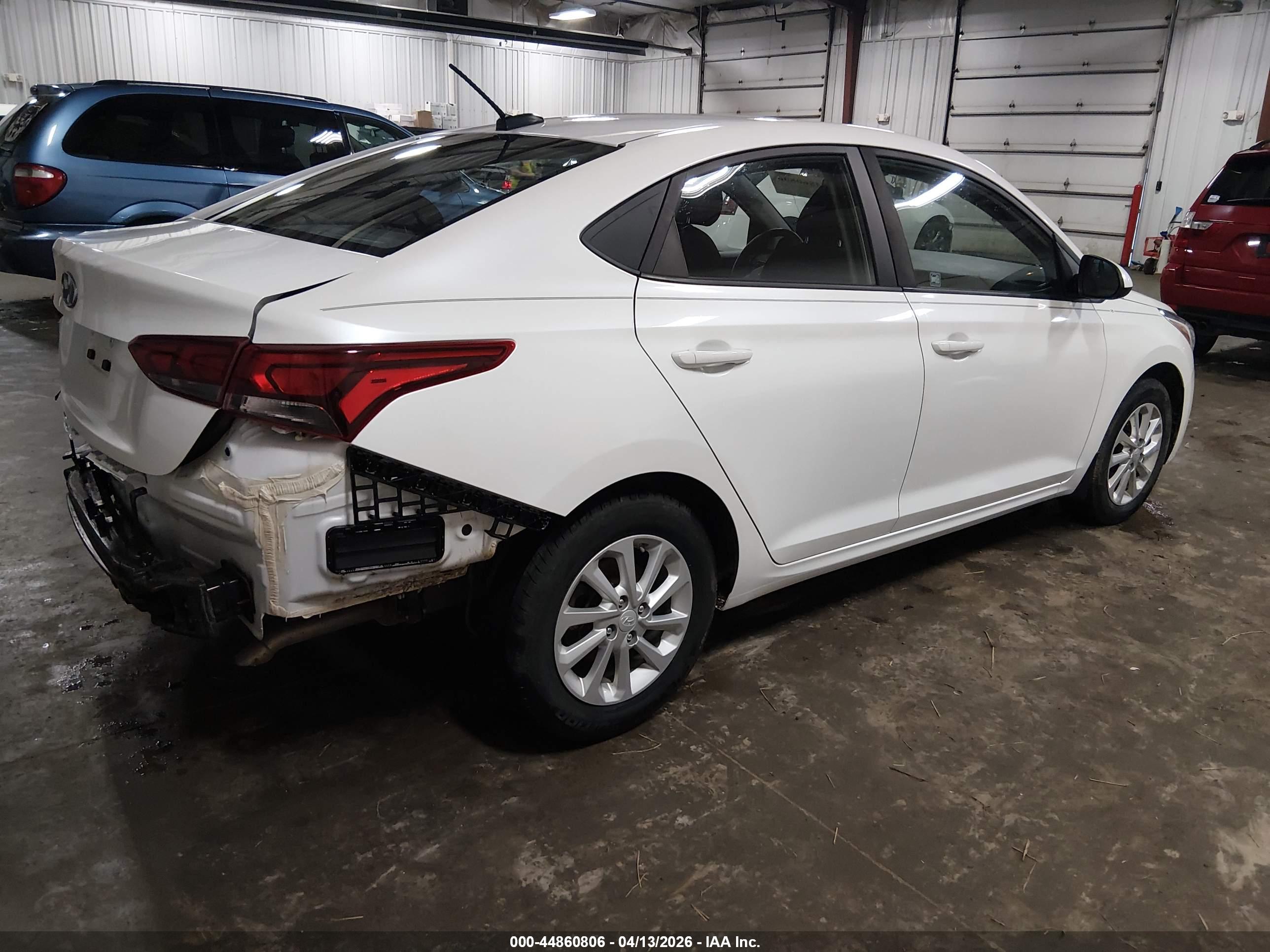 HYUNDAI ACCENT image 4