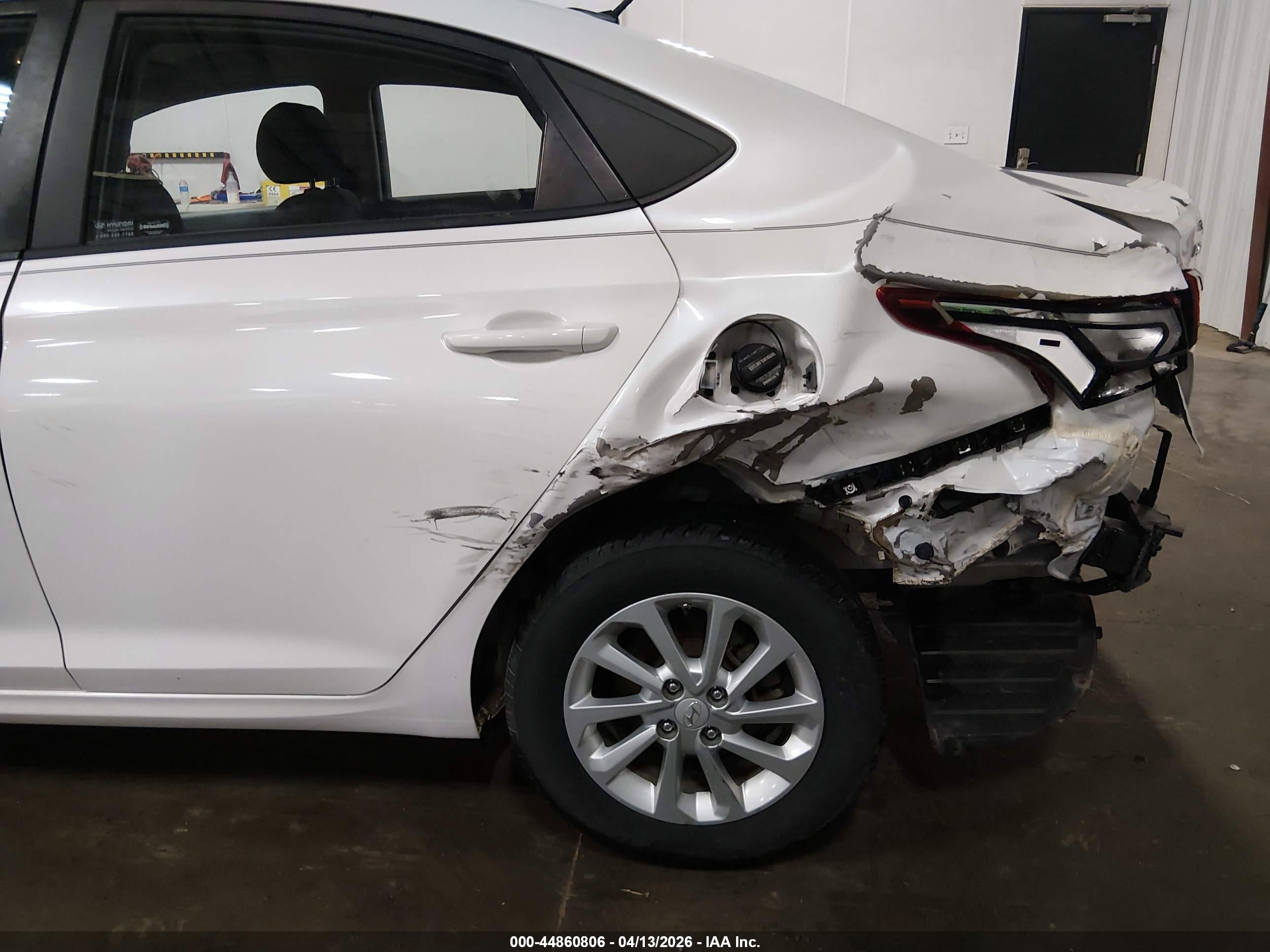 HYUNDAI ACCENT image 6