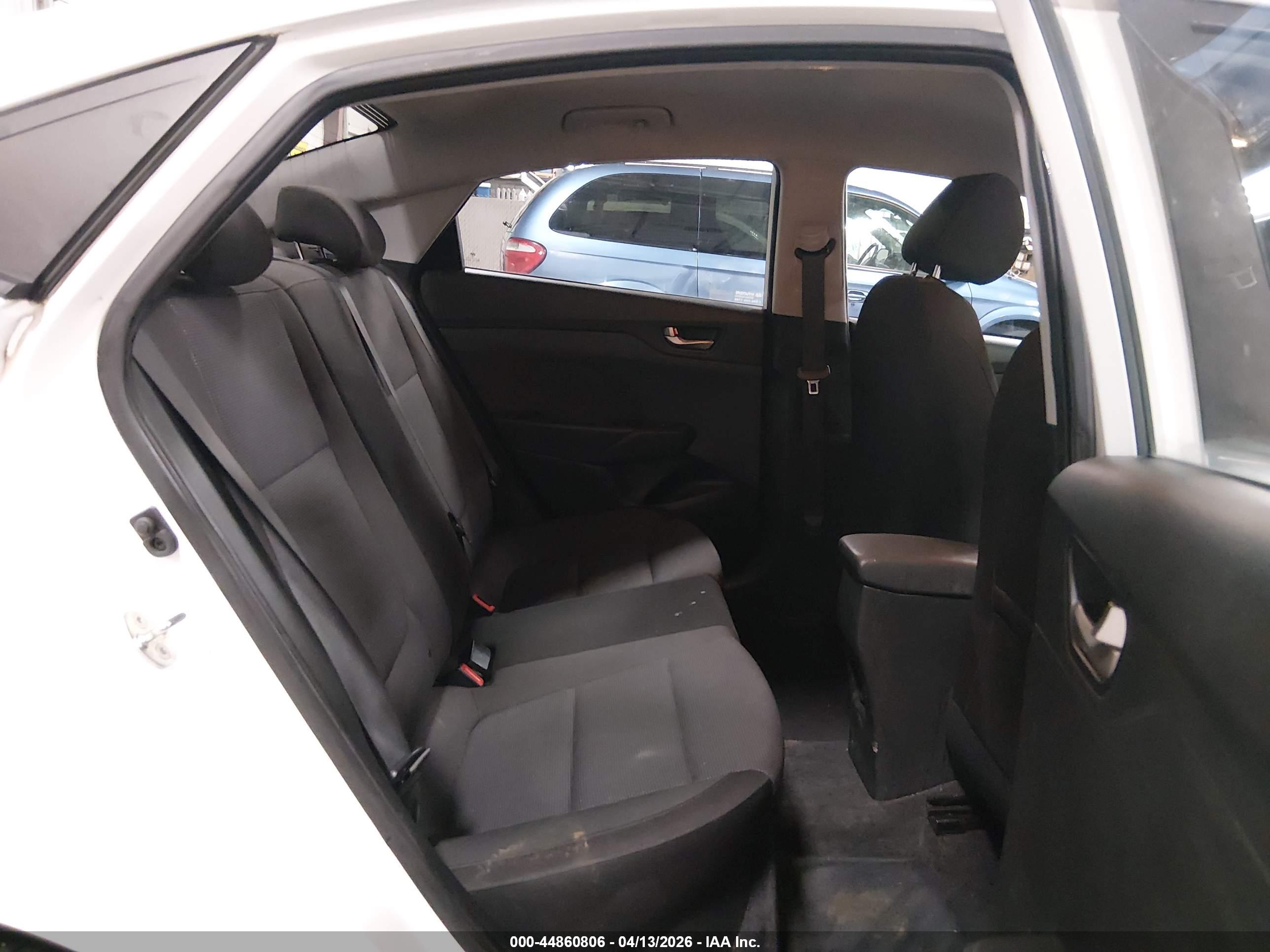 HYUNDAI ACCENT image 8