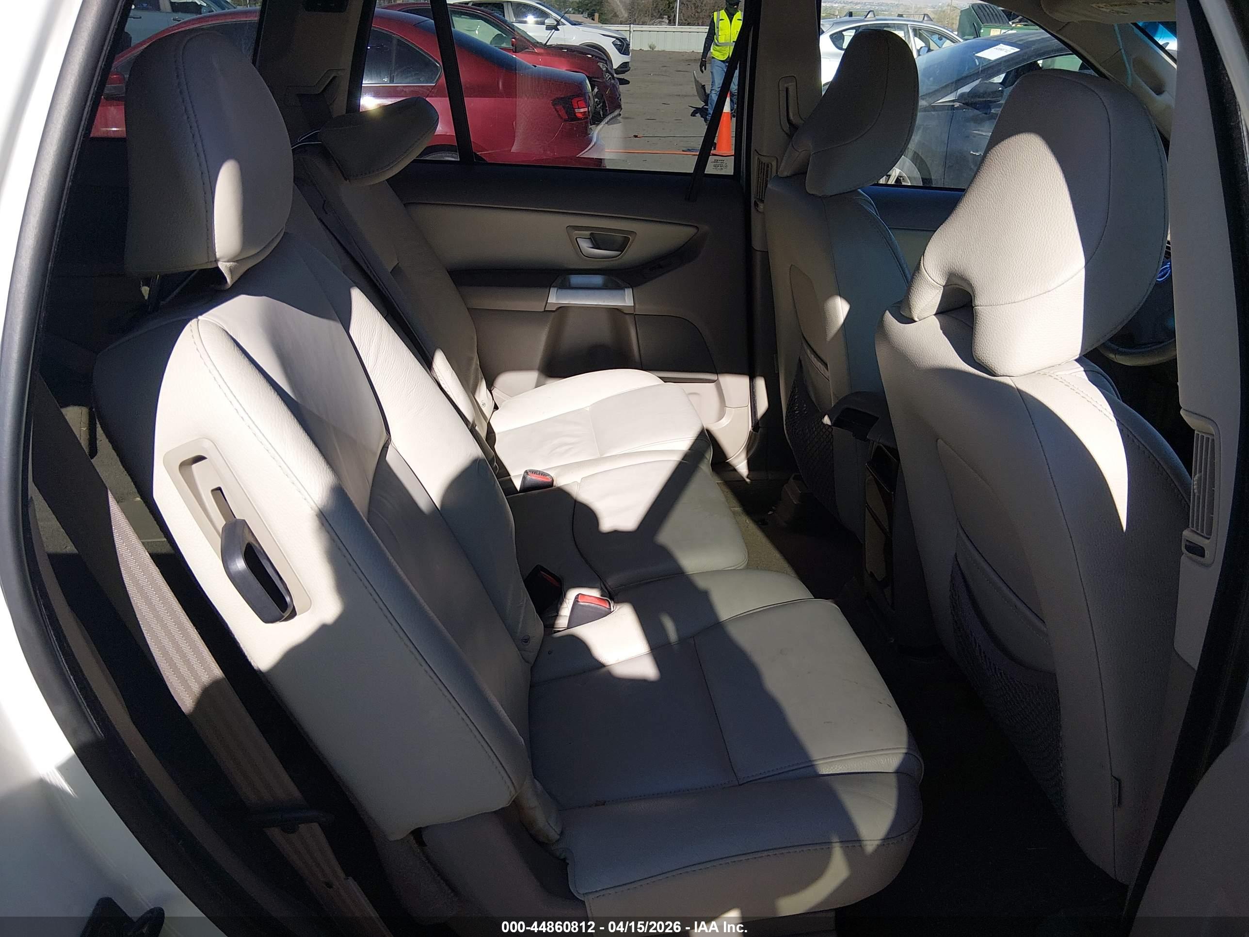 VOLVO XC90 image 8