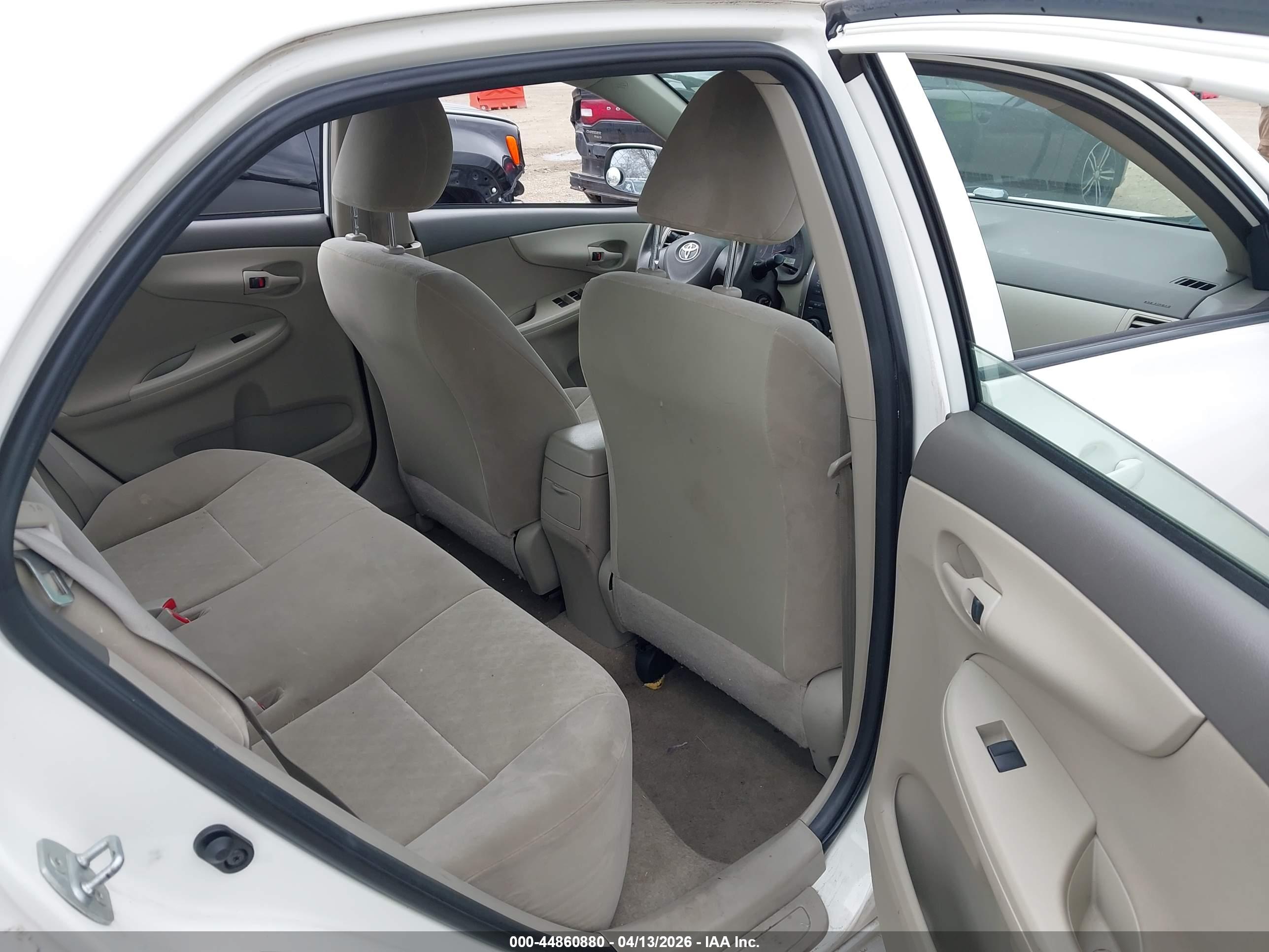 TOYOTA COROLLA image 8