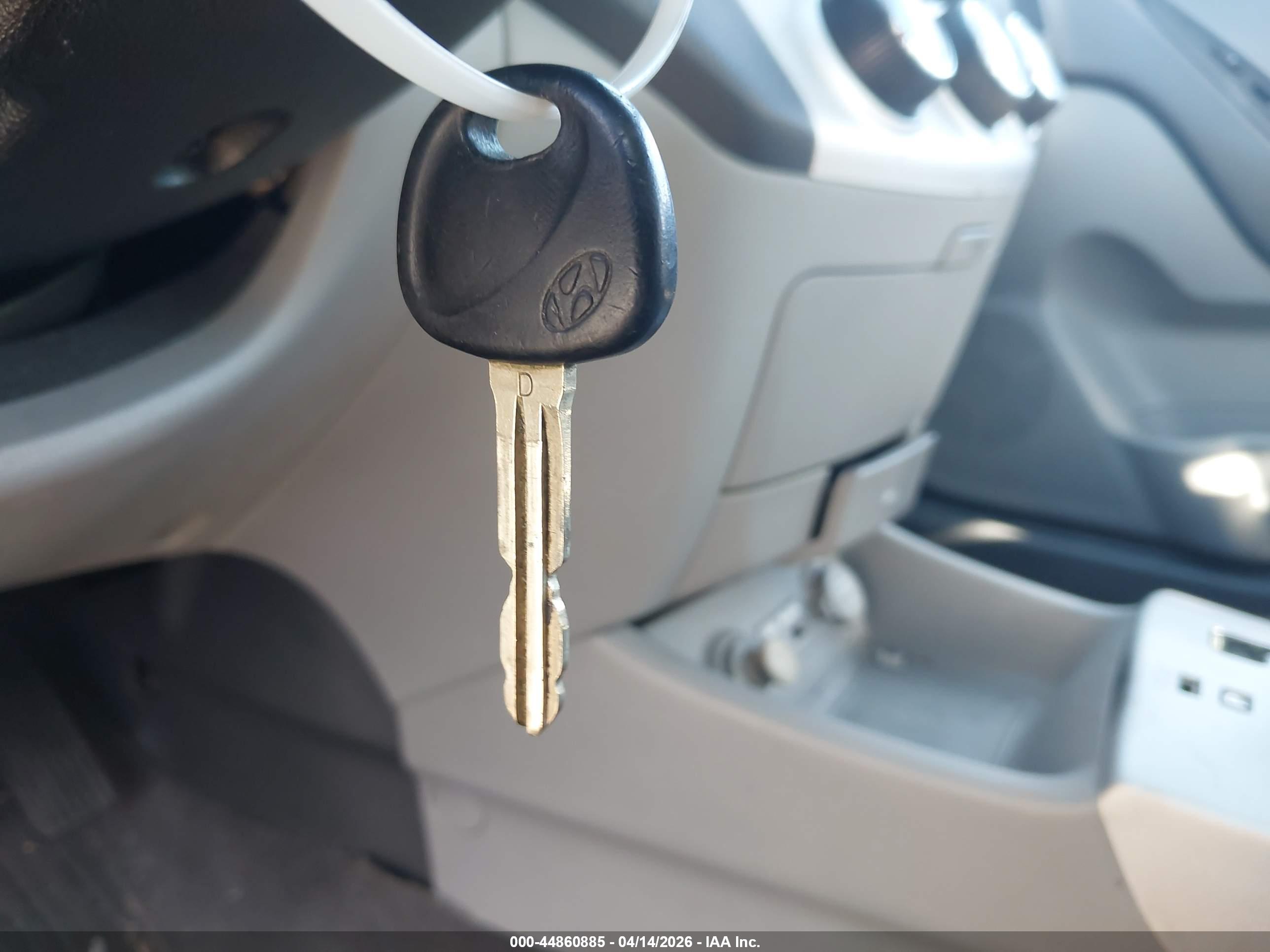 HYUNDAI ELANTRA image 11