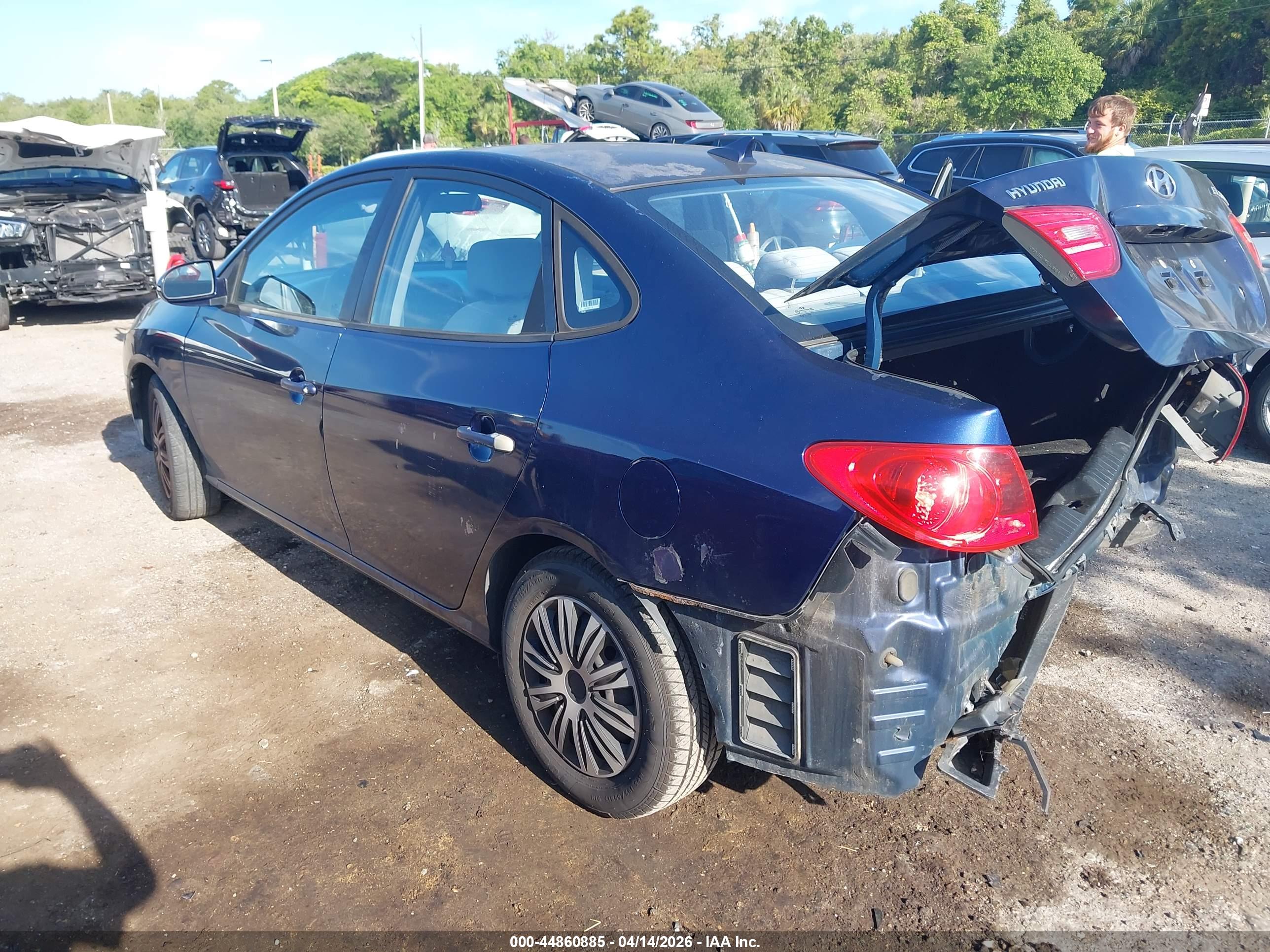 HYUNDAI ELANTRA image 3