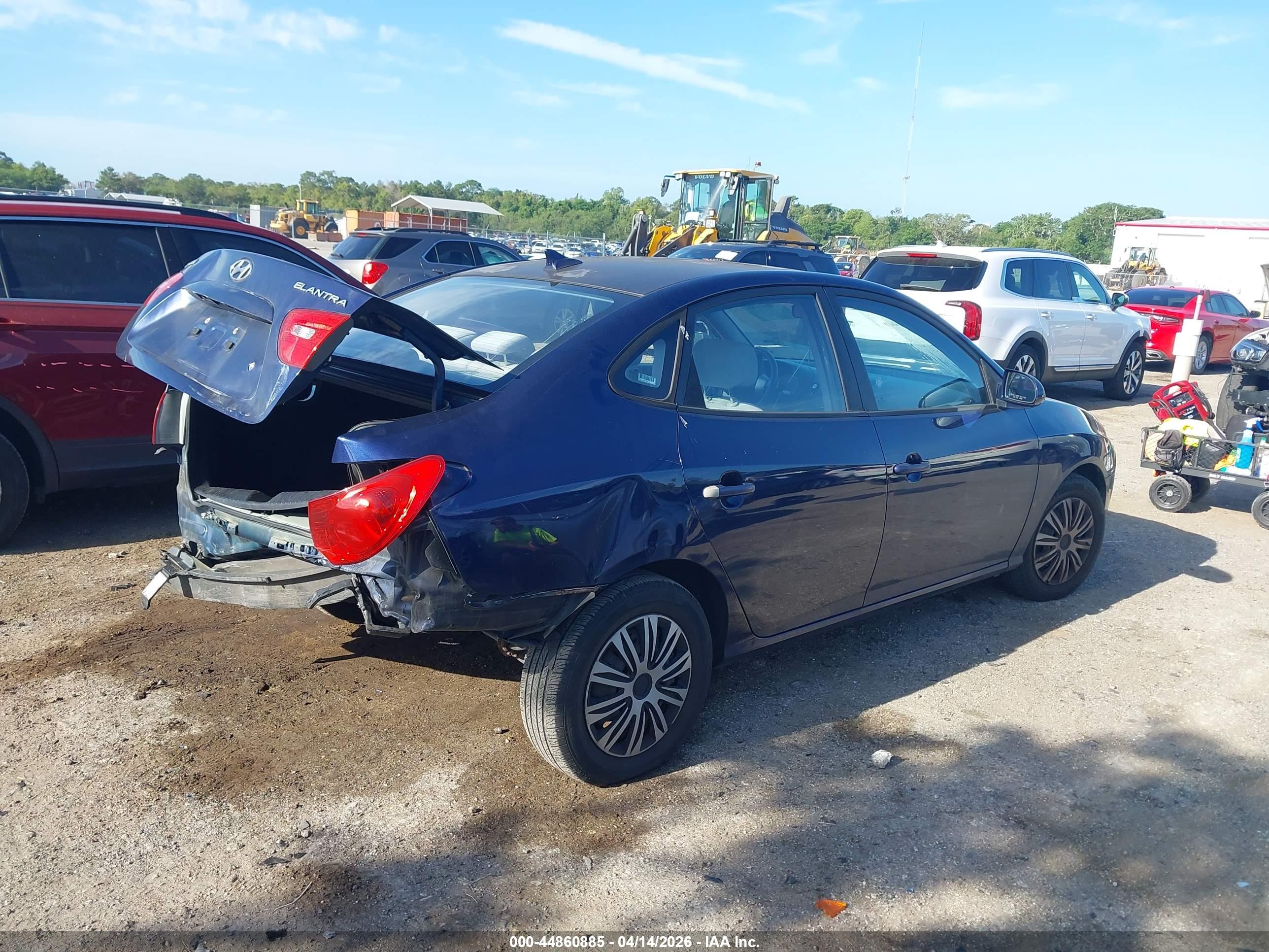 HYUNDAI ELANTRA image 4